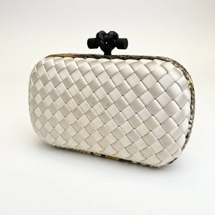 Bottega Veneta Knot Clutch Luxuries Bags for Women Cream Color