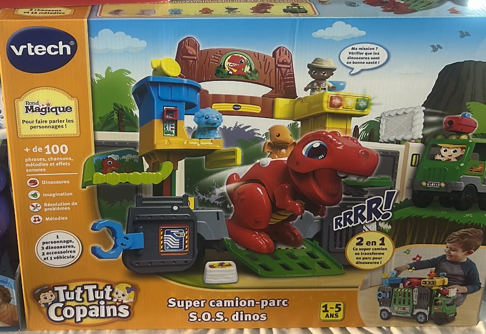 VTech Toot-Toot Friends 2-In-1 Dinosaur Park, Interactive Toy with Lights, Sounds and Music, Dinosaur Truck Toy for Kids, Toy Truck Vehicle Set for Kids