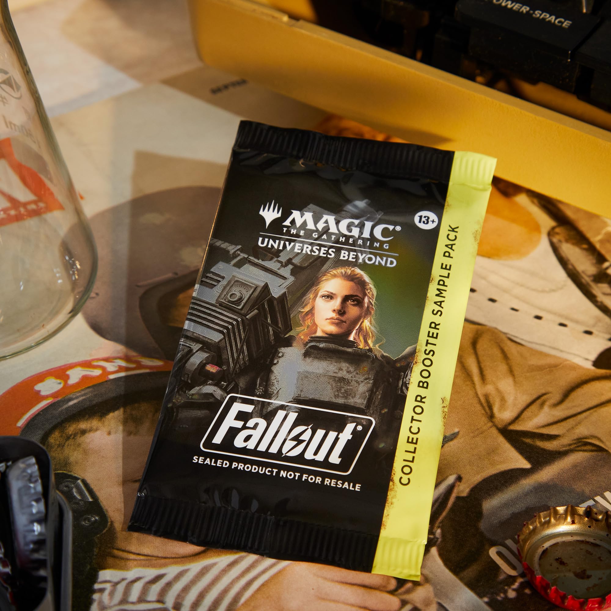 مجموعة بطاقات Fallout Commander من Magic The Gathering - تتضمن جميع البطاقات الأربع (بطاقة Hail Caesar، وبطاقة Scrappy Survivors، وبطاقة Science!، وبطاقة Mutant Menace)