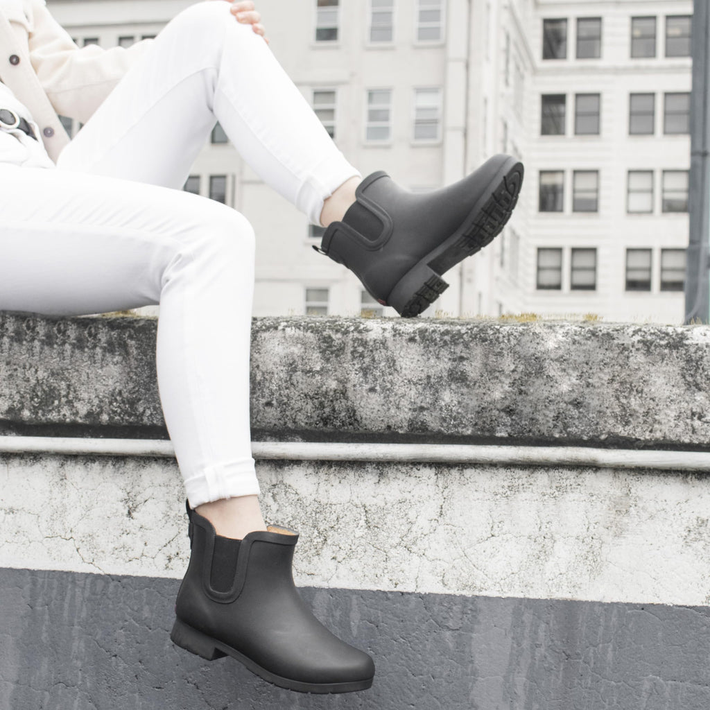 SIZE 38.5: Chooka Women's Waterproof Plush Chelsea Bootie Chelsea Boot, Delridge Black