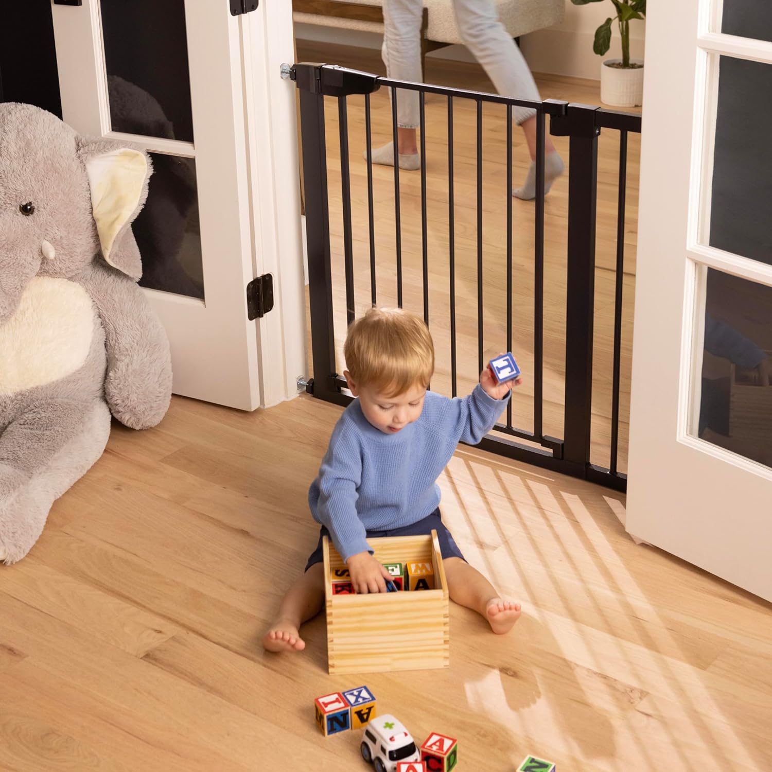Cumbor Baby Gate for Stairs, Mom's Choice Awards Winner,Black