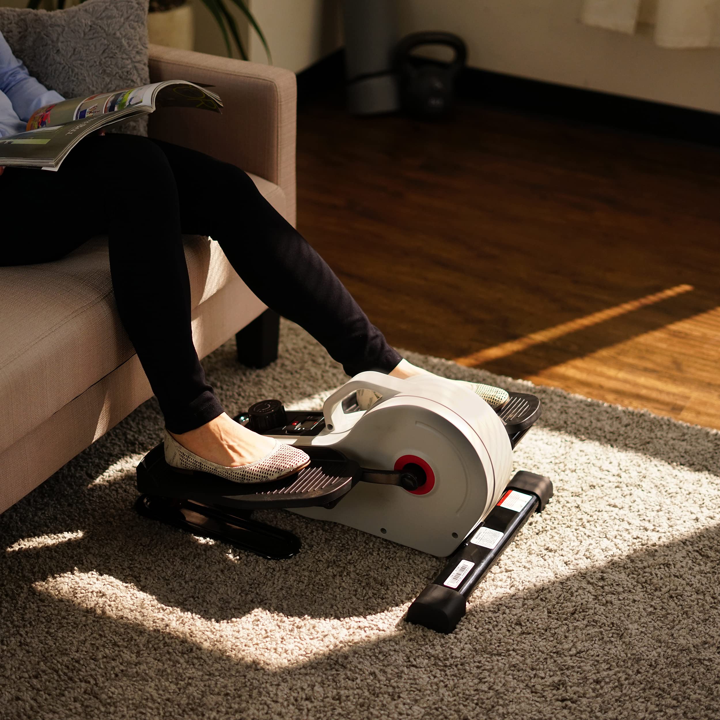 جهاز تمارين بيضاوي مغناطيسي مُجمّع بالكامل أسفل المكتب من Sunny Health &amp; Fitness