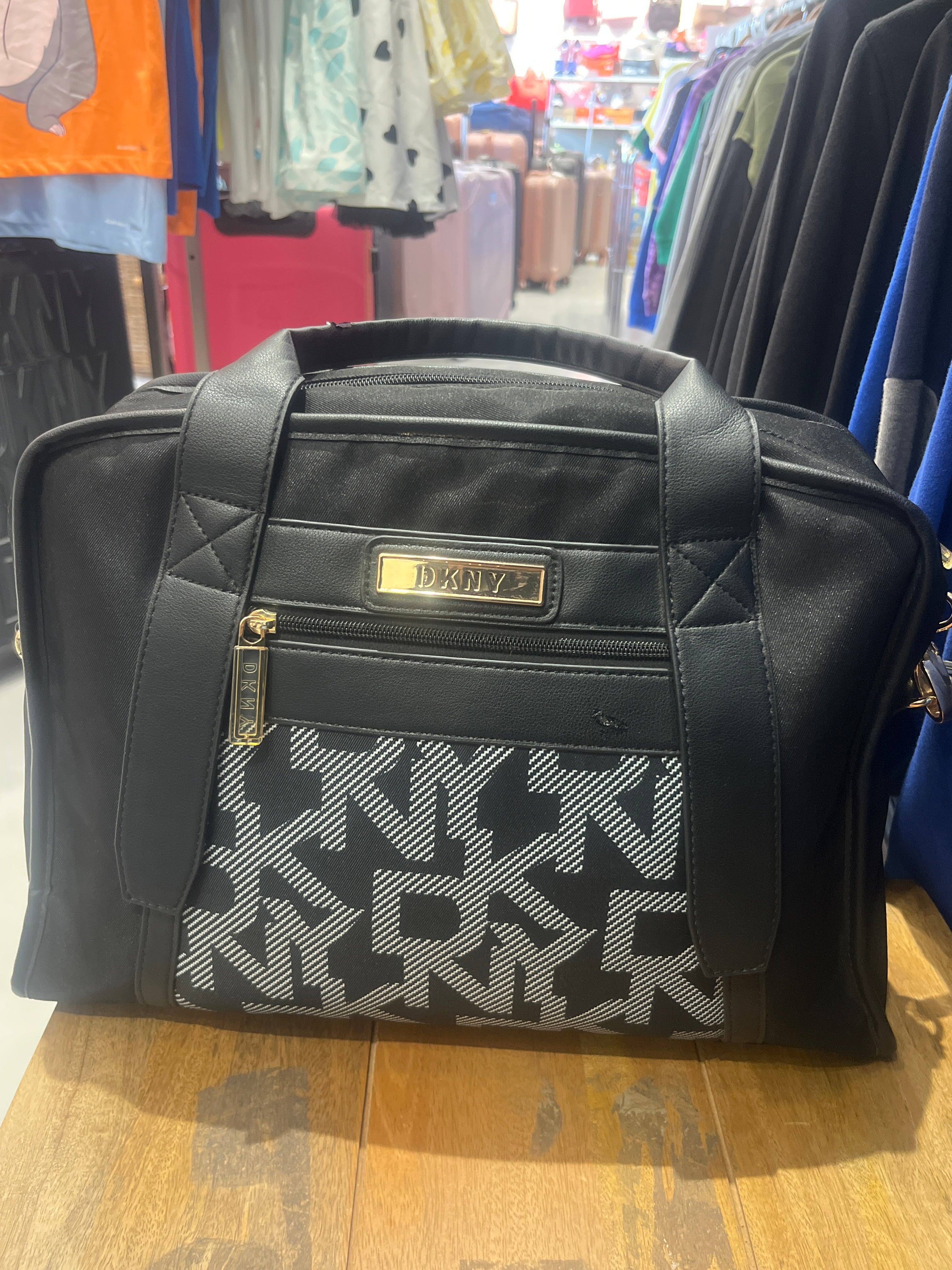 DKNY After Hours Lrg Commuter Black Bag DO190AH2