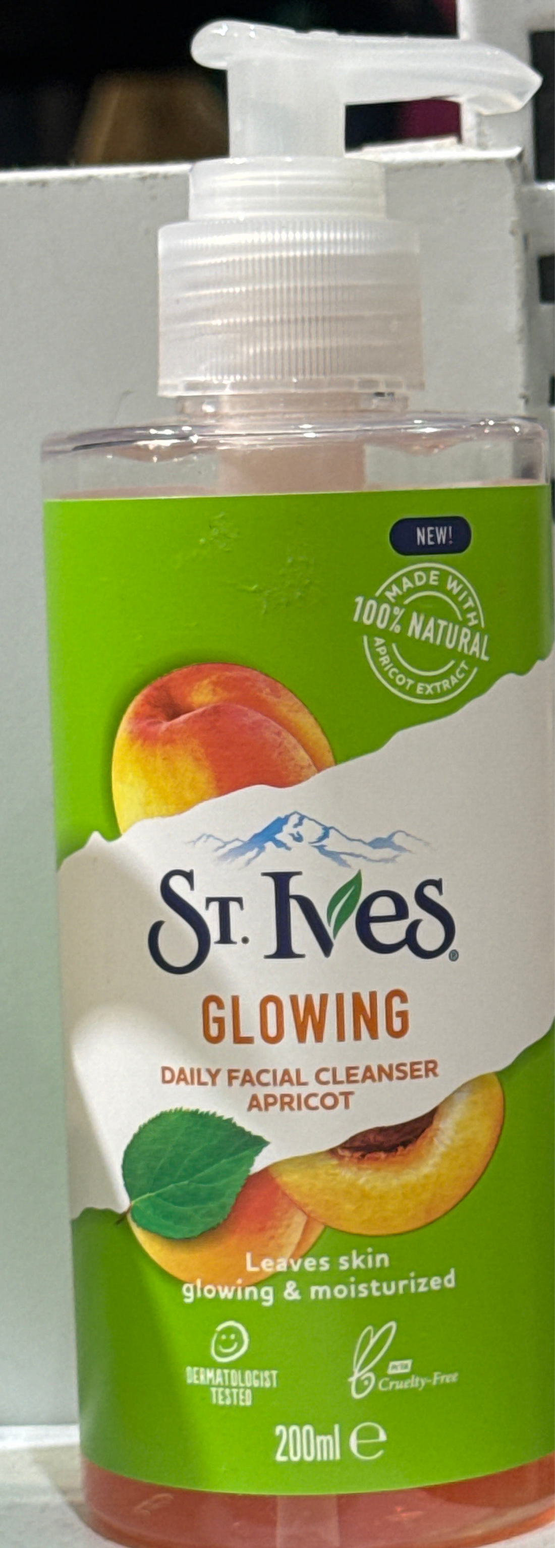 ST.IVES غسول الوجه اليومي المشرق بالمشمش 200 مل