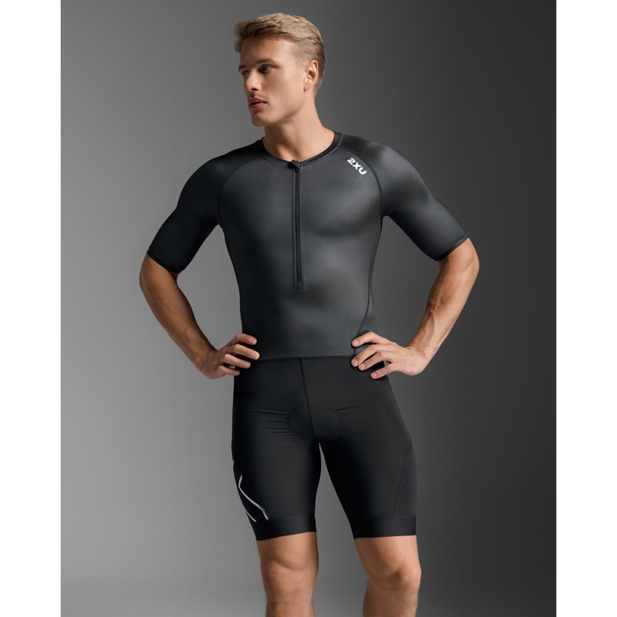 2XU compression short sleeve trisuit zipper