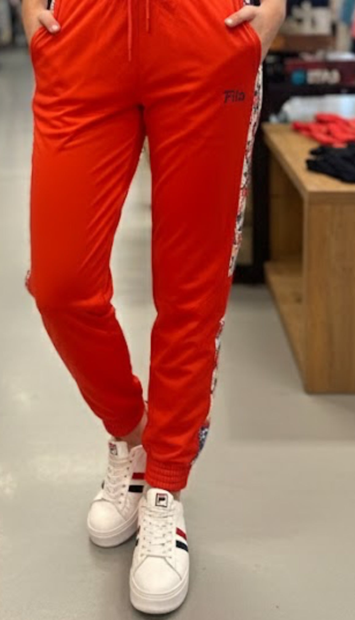 Fila women orange jogging  pant  Lw211148