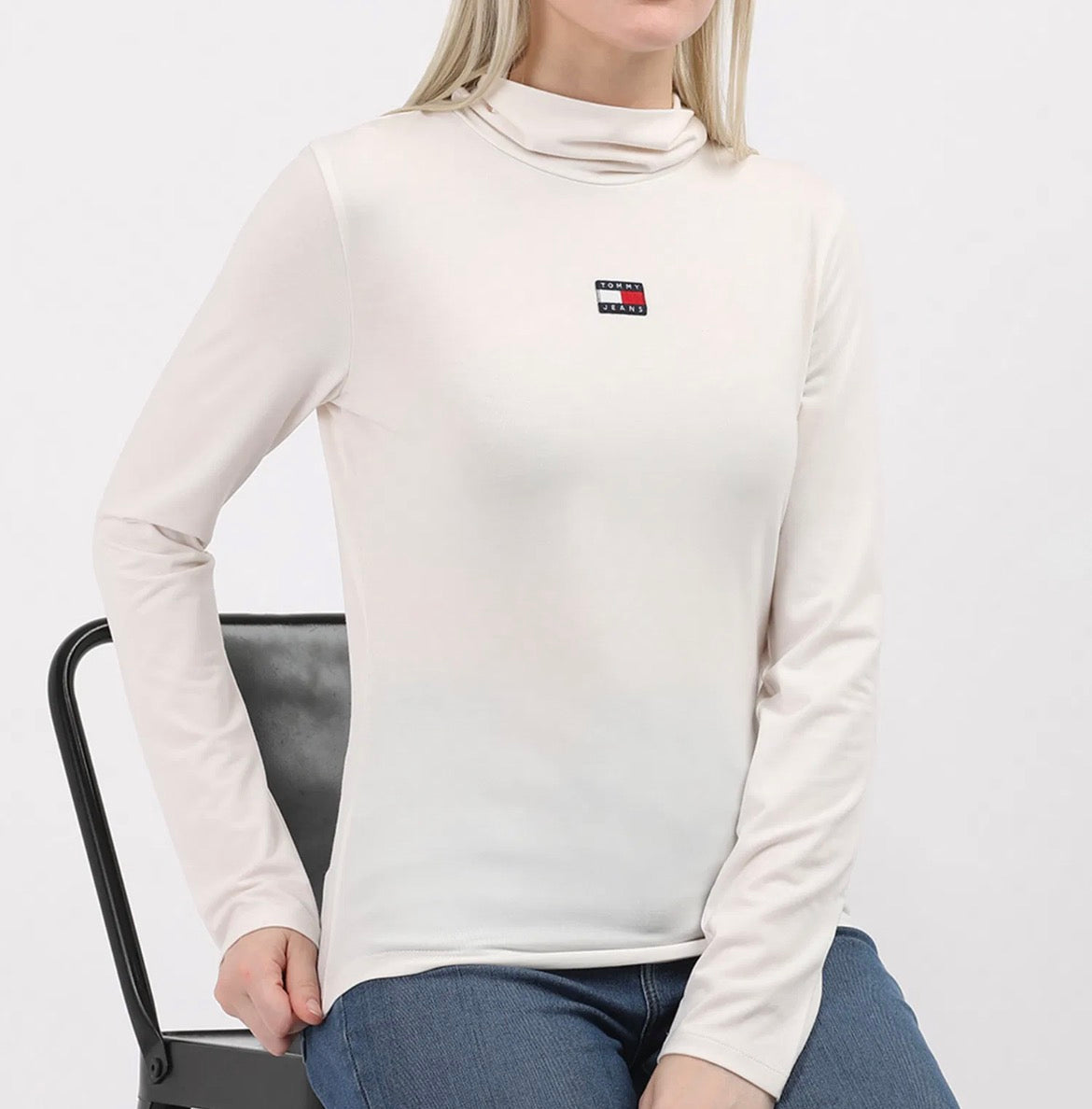 Tommy jeans womenswear t-shirt a2ajk308