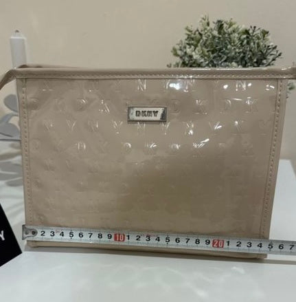 حقيبة مستحضرات التجميل DKNY Legacy T Stand Khaki Pouch Storage Bag DSS20PS3
