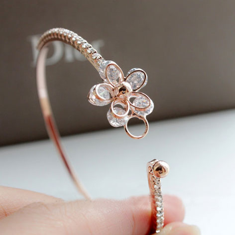 Intriguing Full Rhinestone Flower Bangle