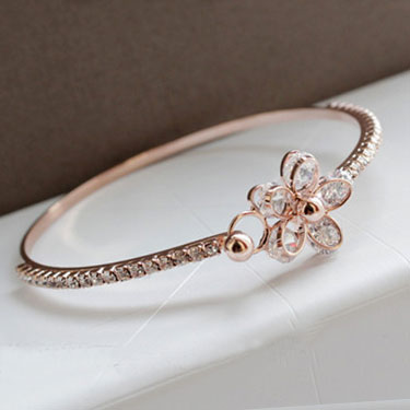 Intriguing Full Rhinestone Flower Bangle