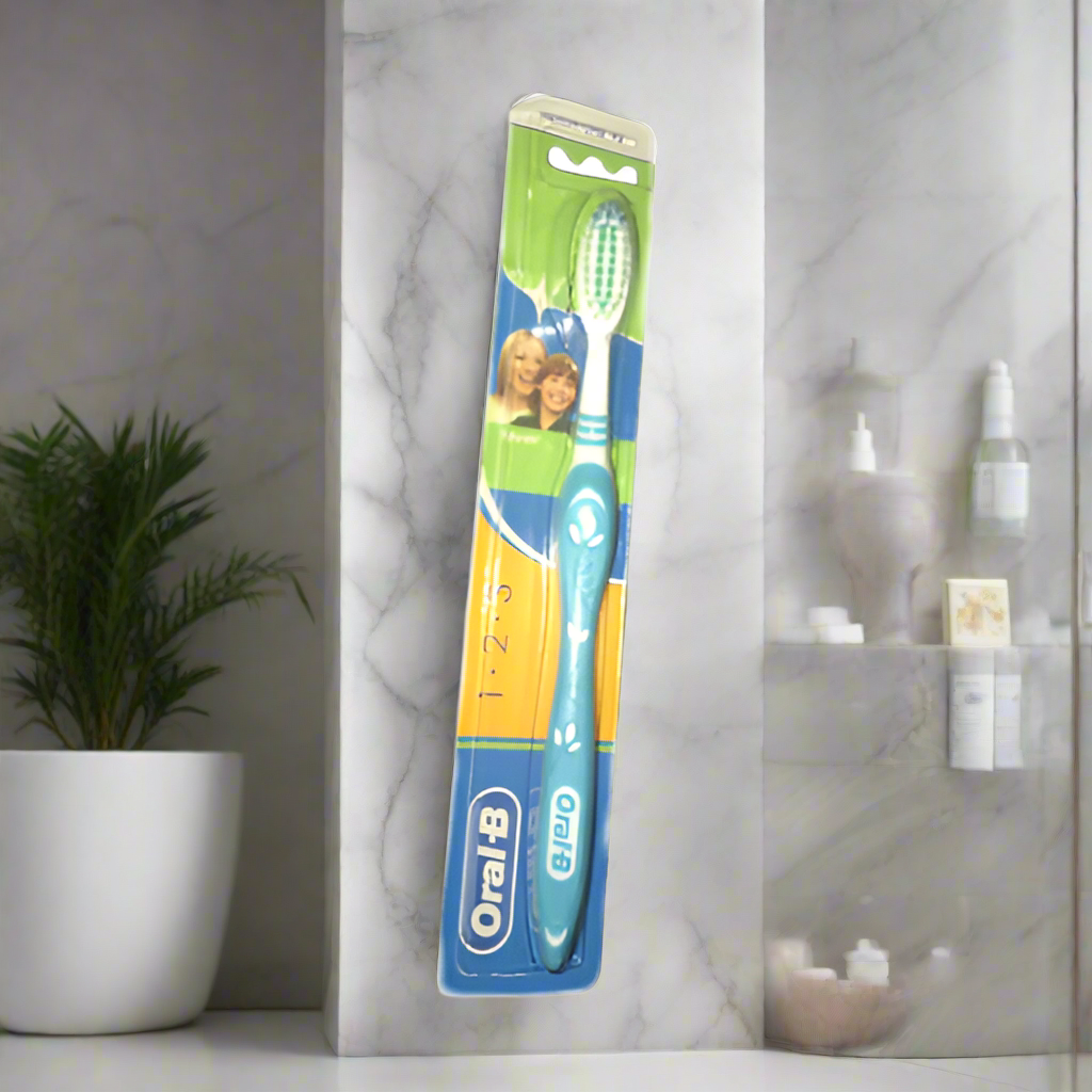 Oral-B 1 2 3 Toothbrush (Medium)