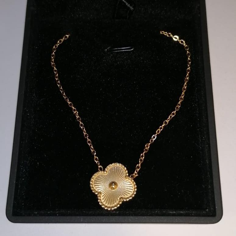 STAINLESS STEEL JEWEL NECKLESS Clover