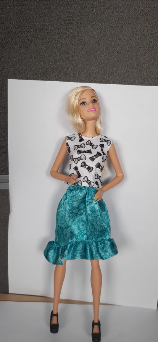 Classic Barbie Doll – Iconic Fashion & Fun