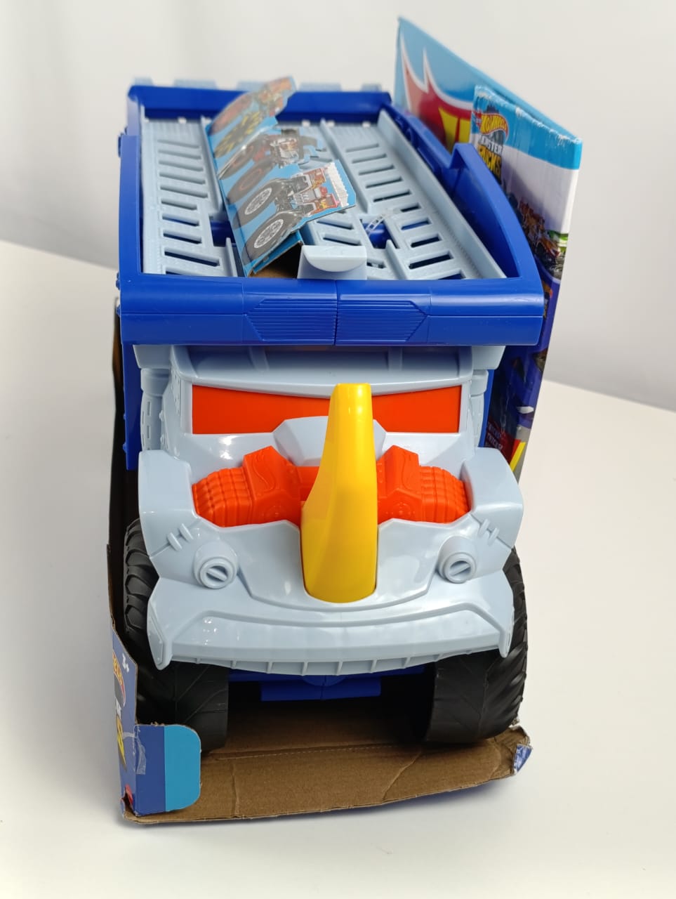 Hot Wheels Monster Trucks Monster Mover Rhino, Toy Car Hauler, Holds 12 1:64 Scale Monster Trucks or 32 Hot Wheels, with Ramp Launch, Gift for Kids 3 Years & Up, Multi