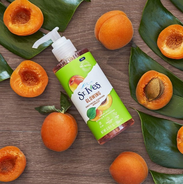 ST.IVES GLOWING DAILY FACIAL CLEANSER APRICOT 200ML