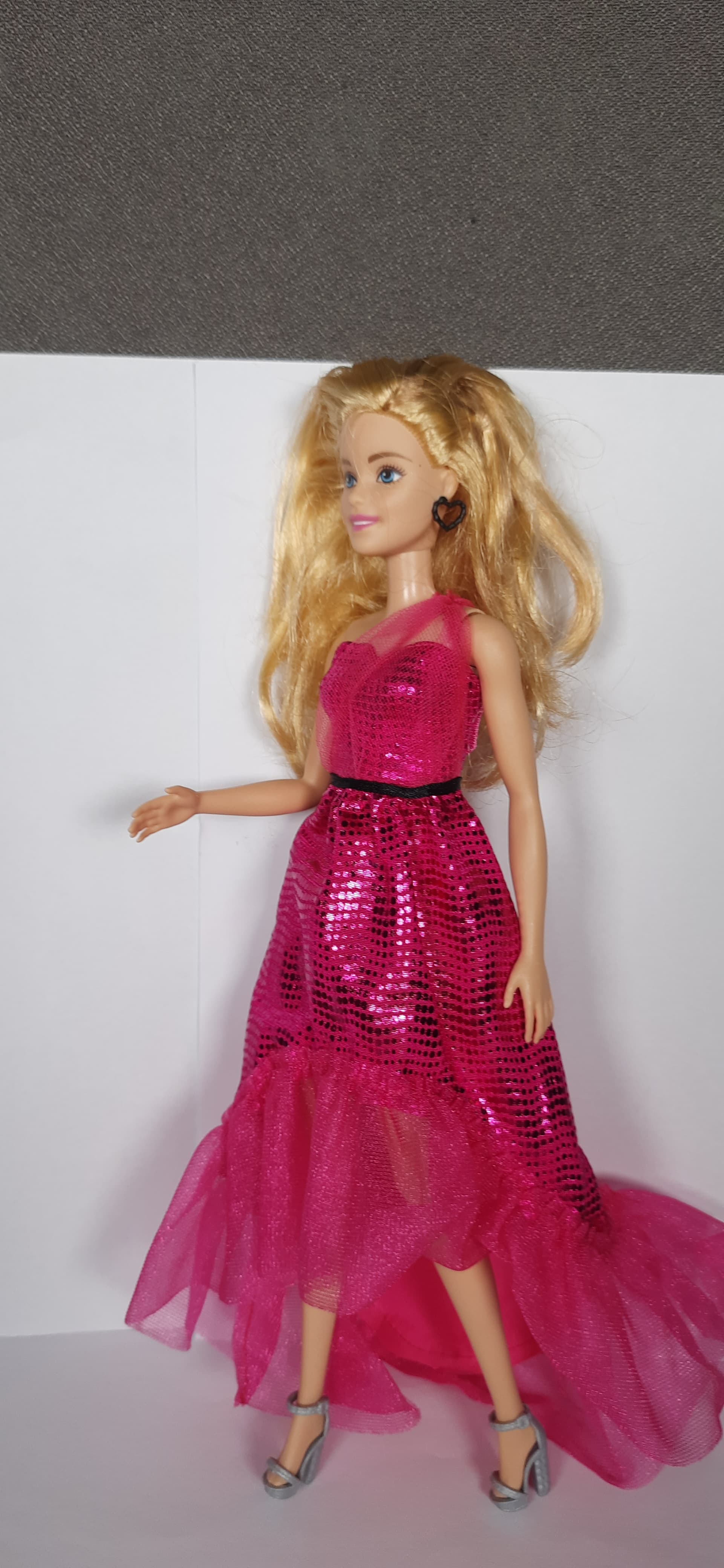 Barbie Doll – Classic Elegance and Creative Fun