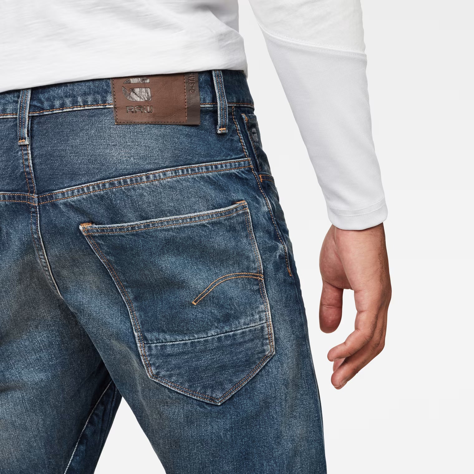 G-Star Raw MEN Tapered Jeans D09129-9920-9390