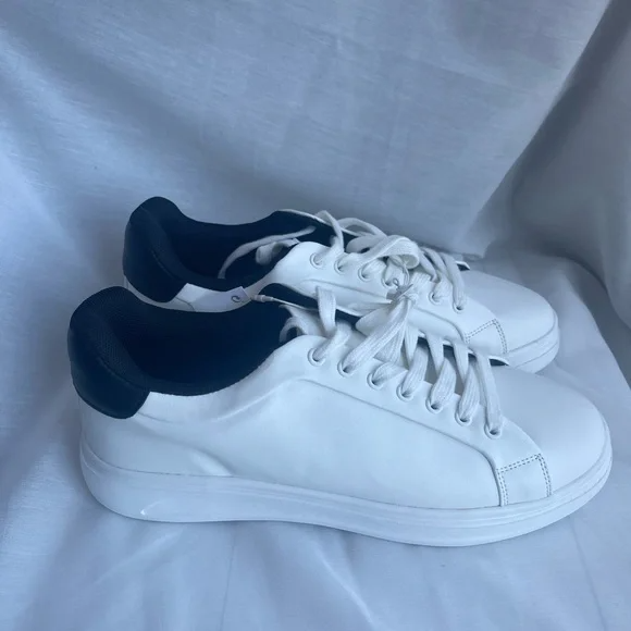 Zara Men’s Black & White Trainers – Stylish Casual Sneakers for Everyday Wear