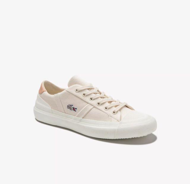 LACOSTE حذاء رياضي نسائي من الجلد الصناعي من سايدلاين باللون البيج - (40CFA0035)