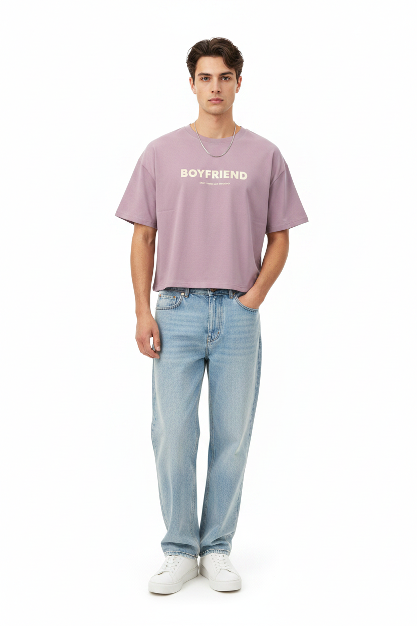 Man wearing Boyfriend T-shirt front