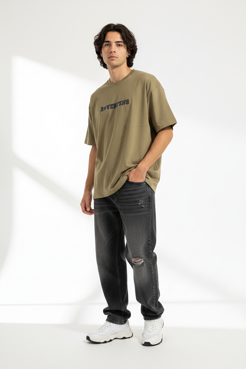 Man wearing Roventens tee