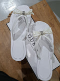 شباشب نسائية من GUESS