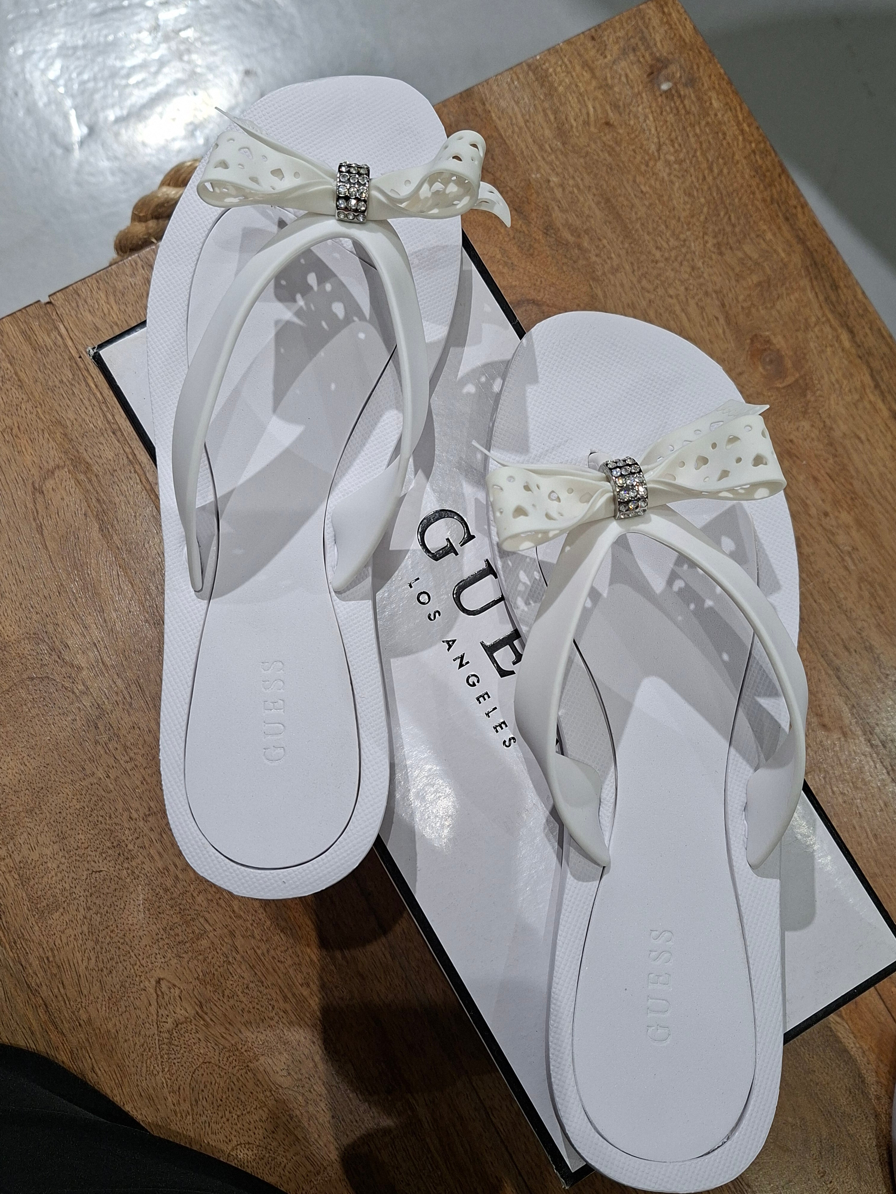 GUESS WOMENS  FLOPS