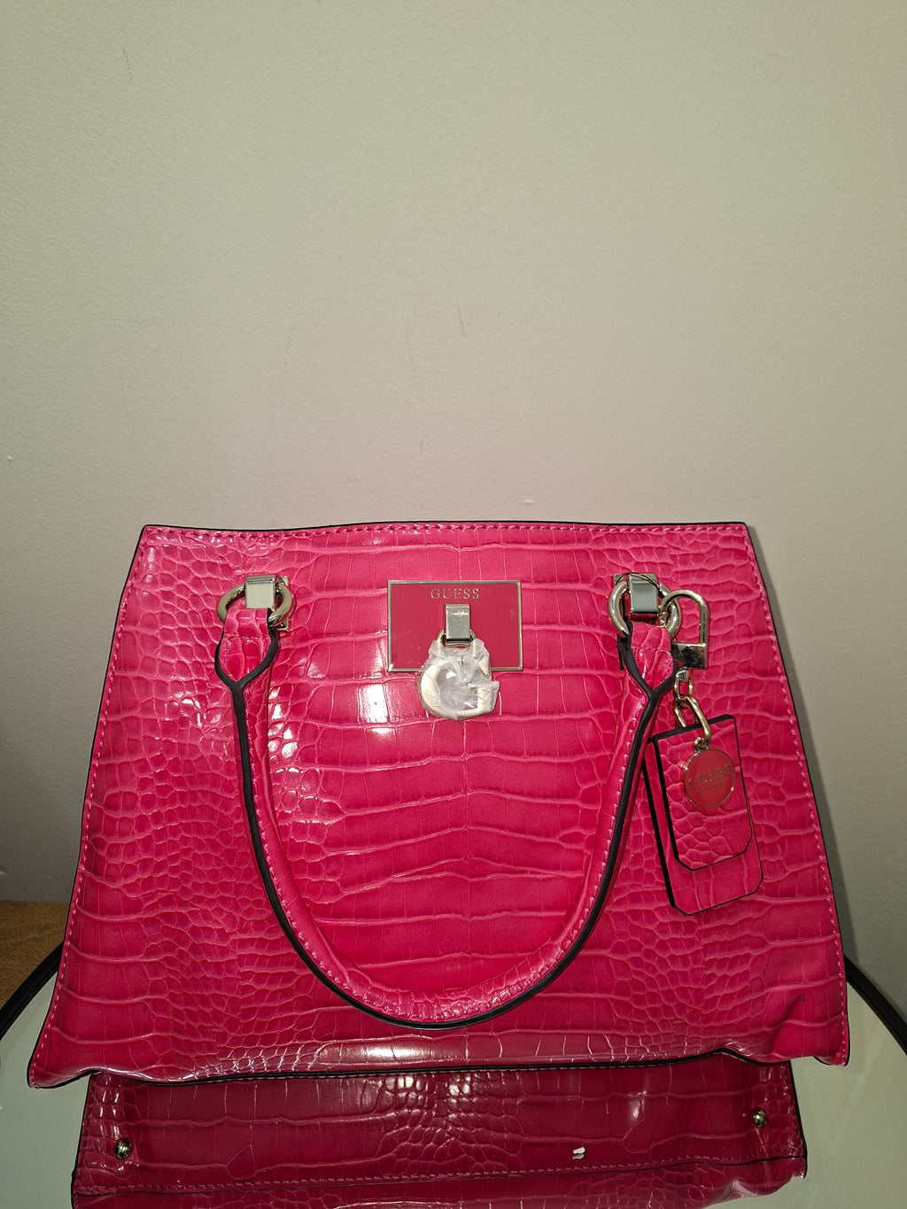 Guess Womens Stephi Girlfriend Satchel Handbag made of synthetic croc-embossed leather Hot pink