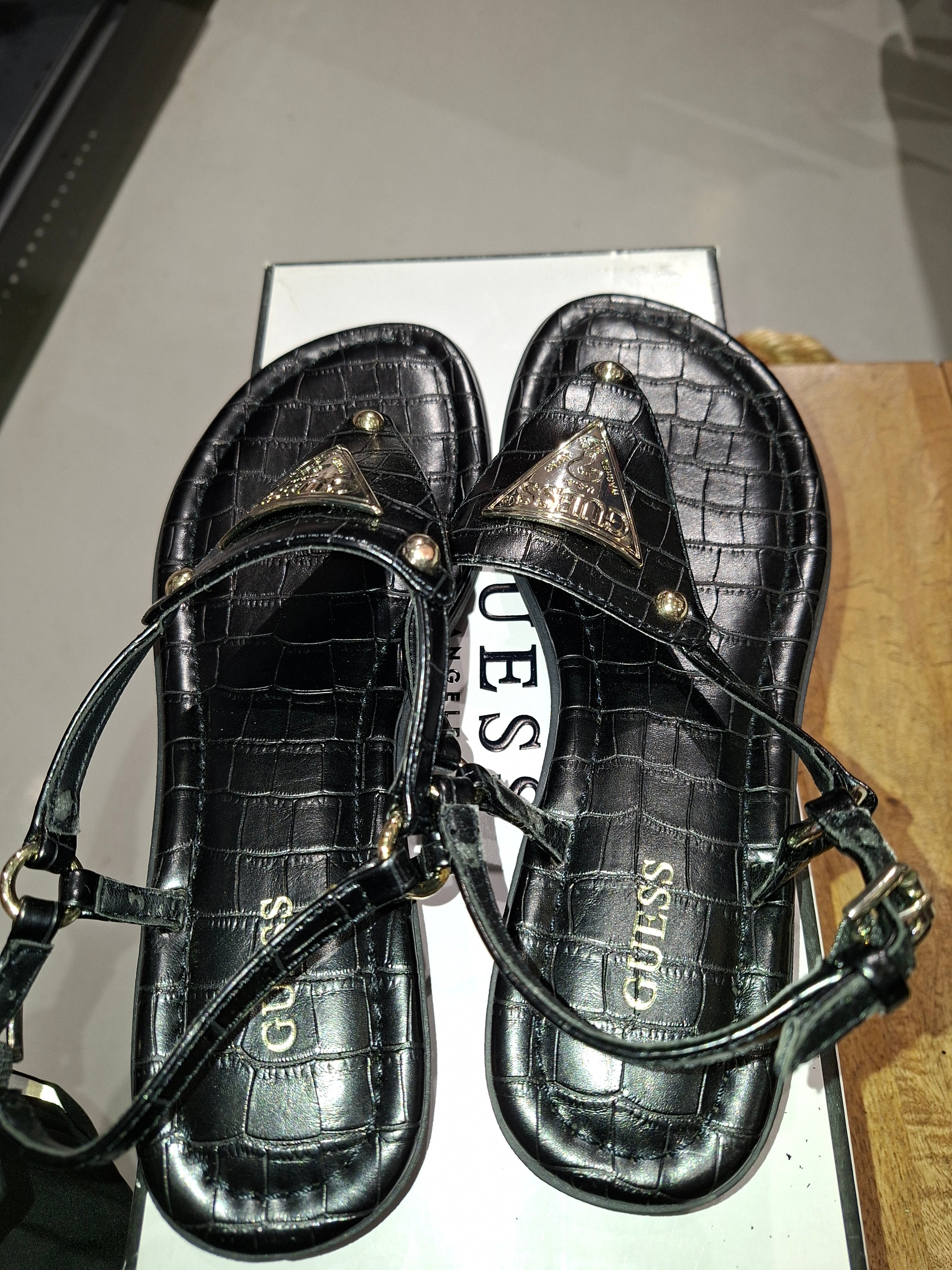 GUESS WOMENS FLAT SANDALS GW GLEE- B