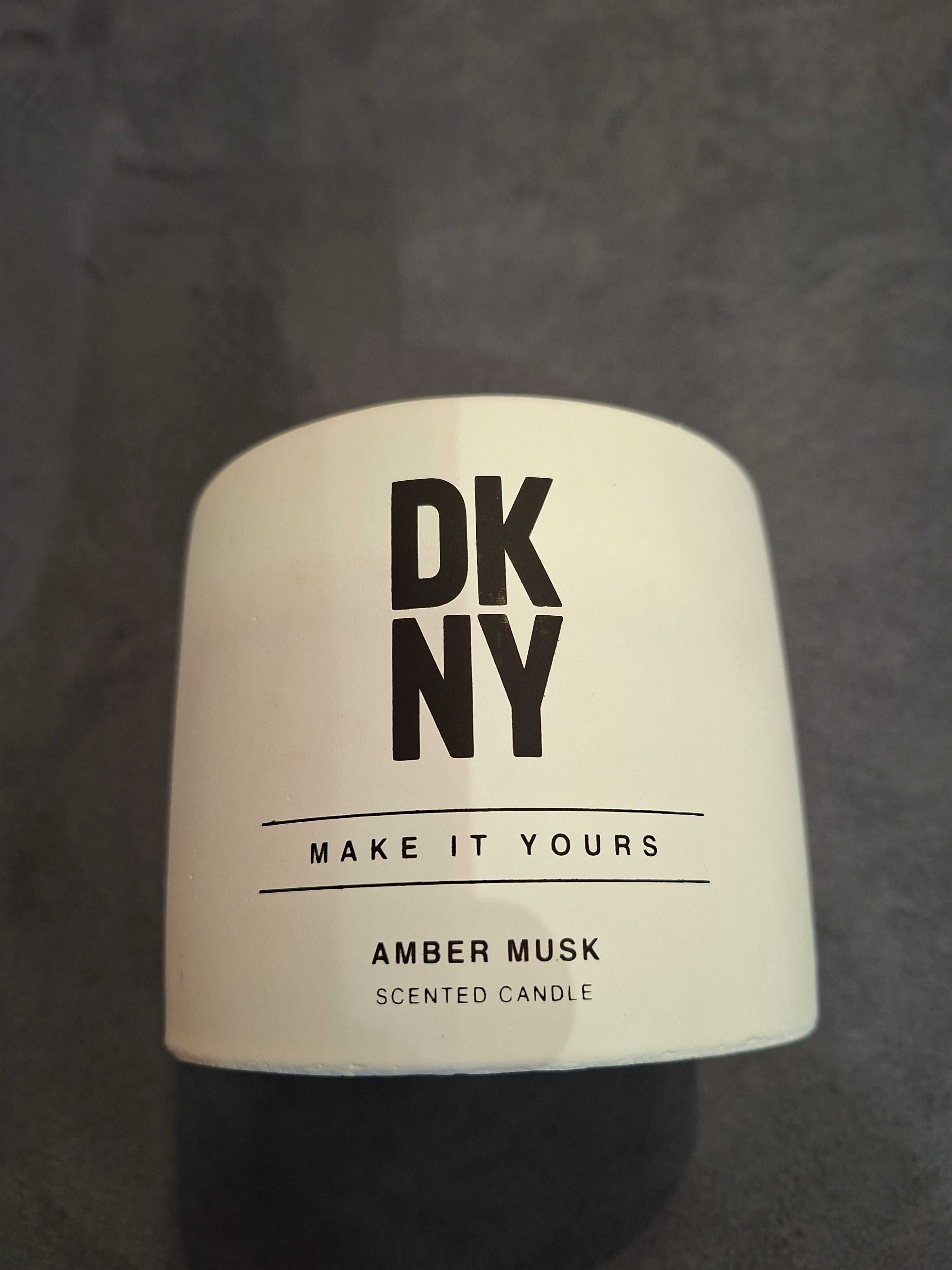 DKNY Amber Musk Cement Scented candle- S White