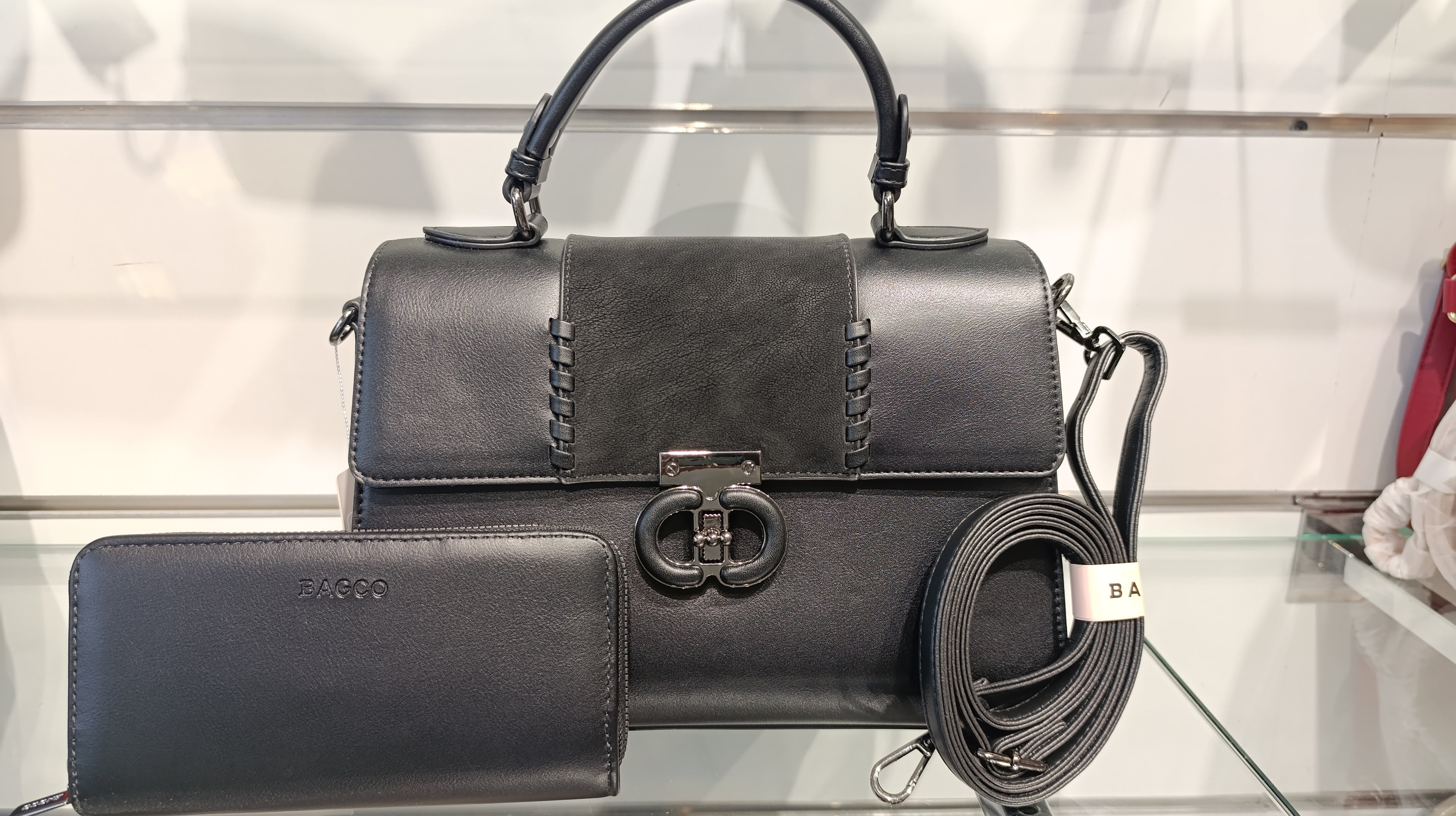 Woman's handbags - BAGCO
