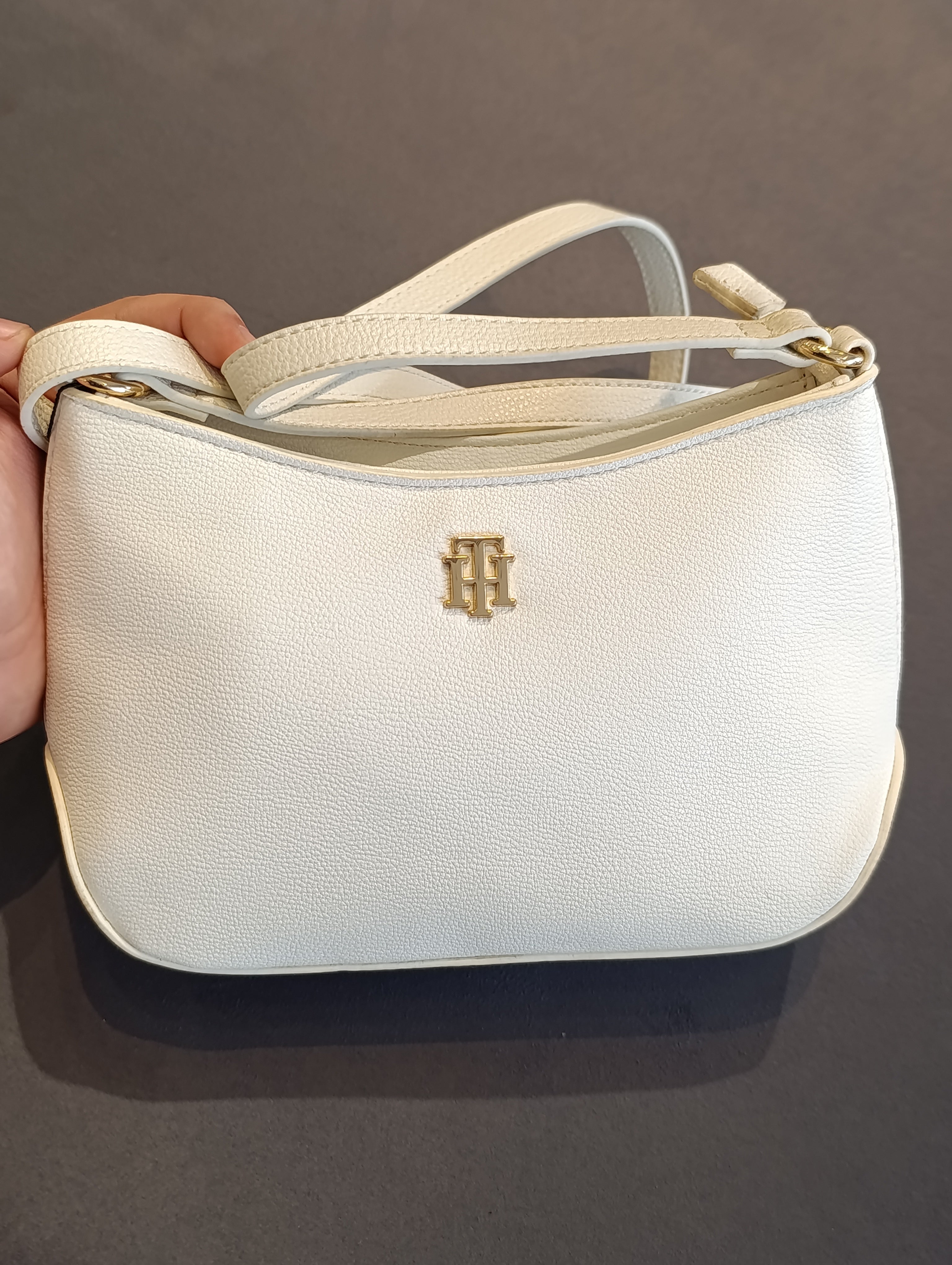 Tommy Hilfiger White Pebble Grain Monogram Shoulder Bag