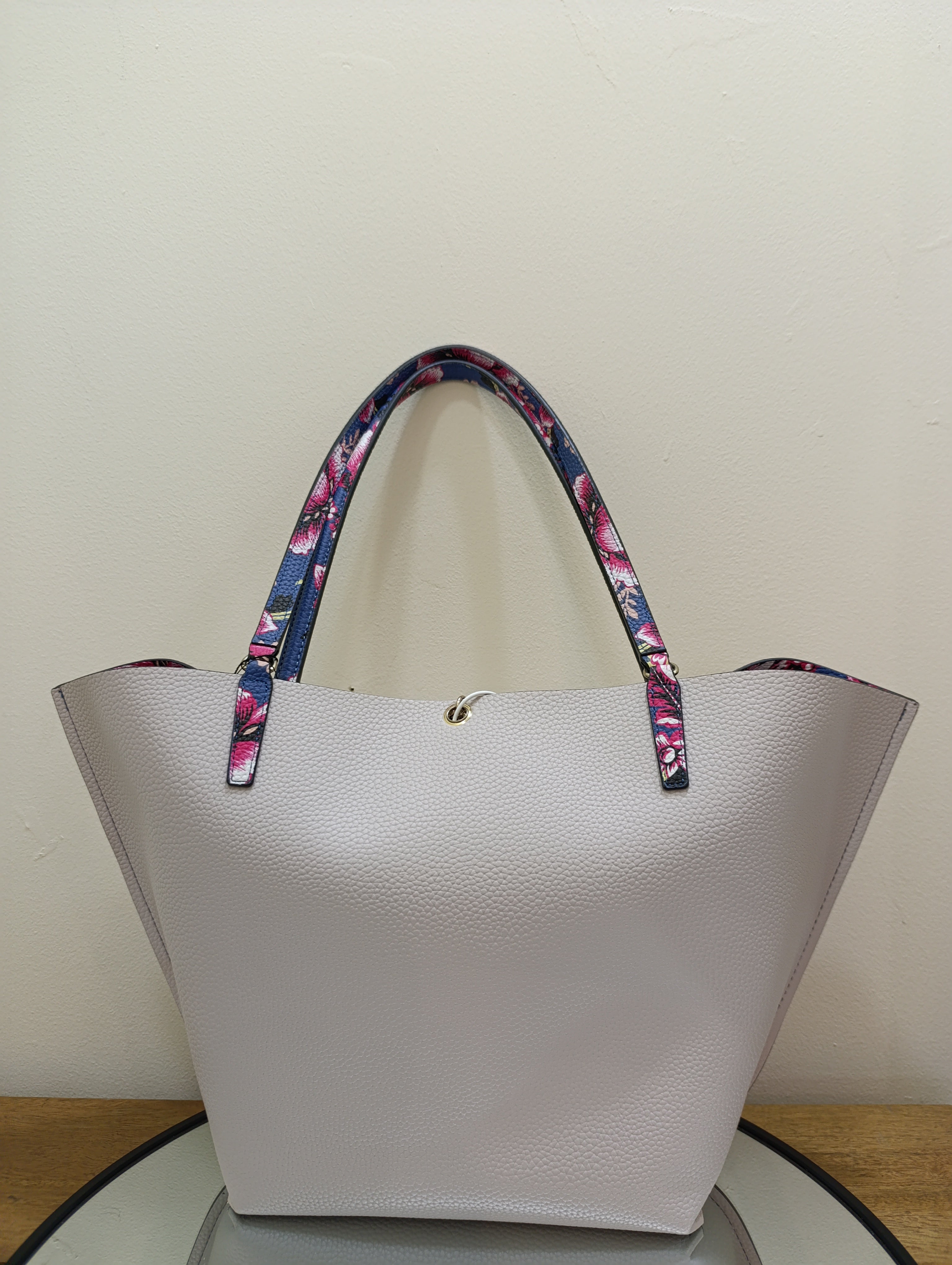 Guess Women's Hand bag - Floral Stone FL745523