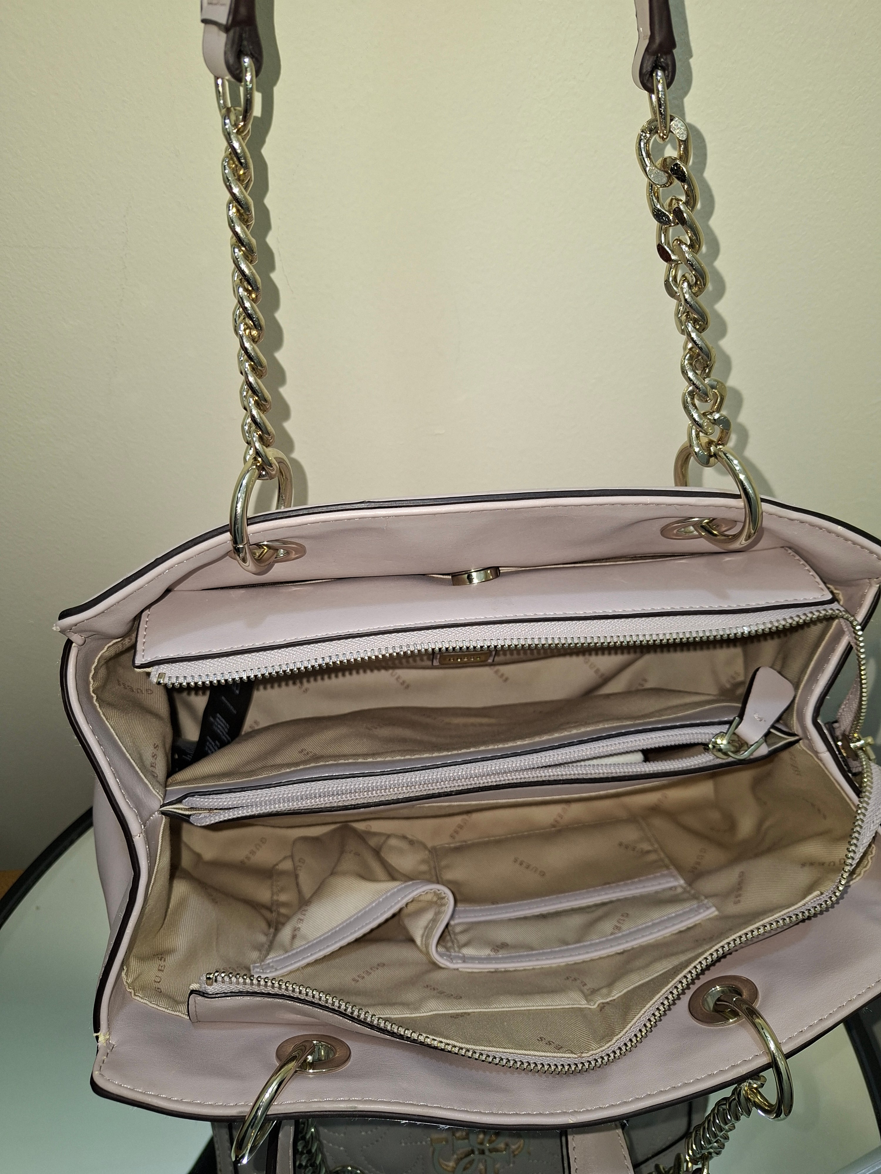 GUESS WOMENS HANDBAG- Tuape
