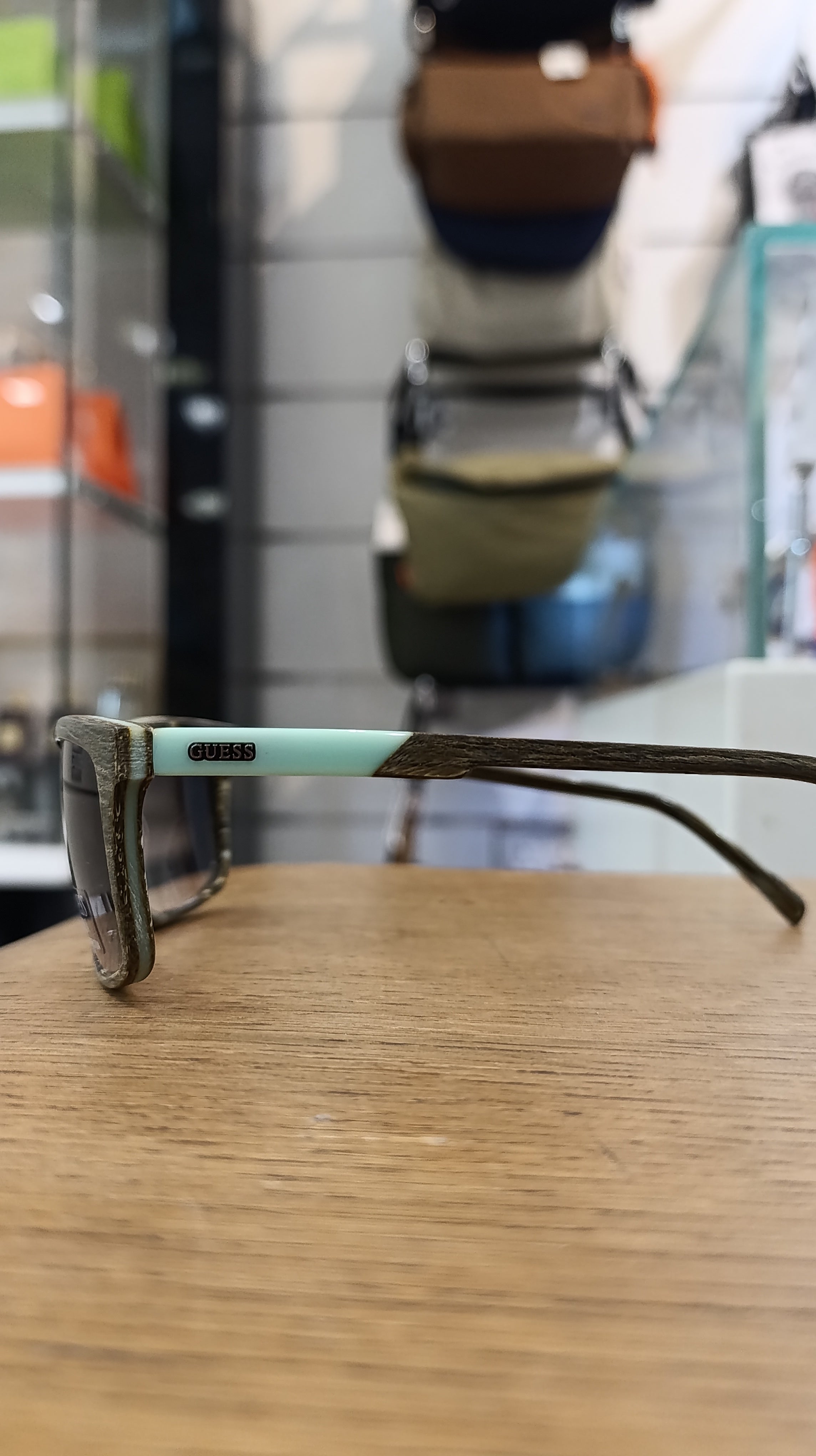 Authentic GUESS Man Sunglasses Wood Look Frame with Mint Temples
