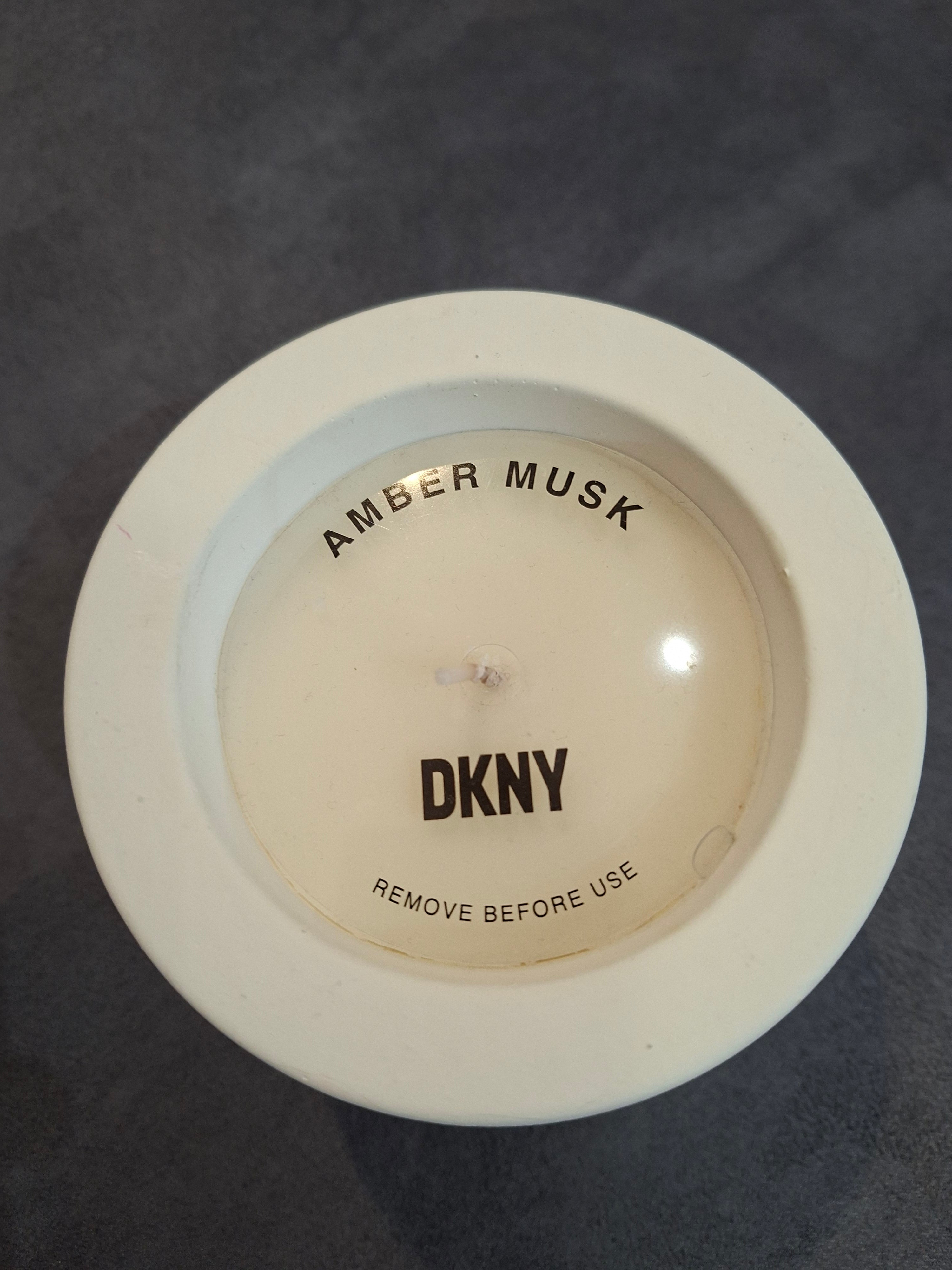 DKNY Amber Musk Cement Scented candle- S White
