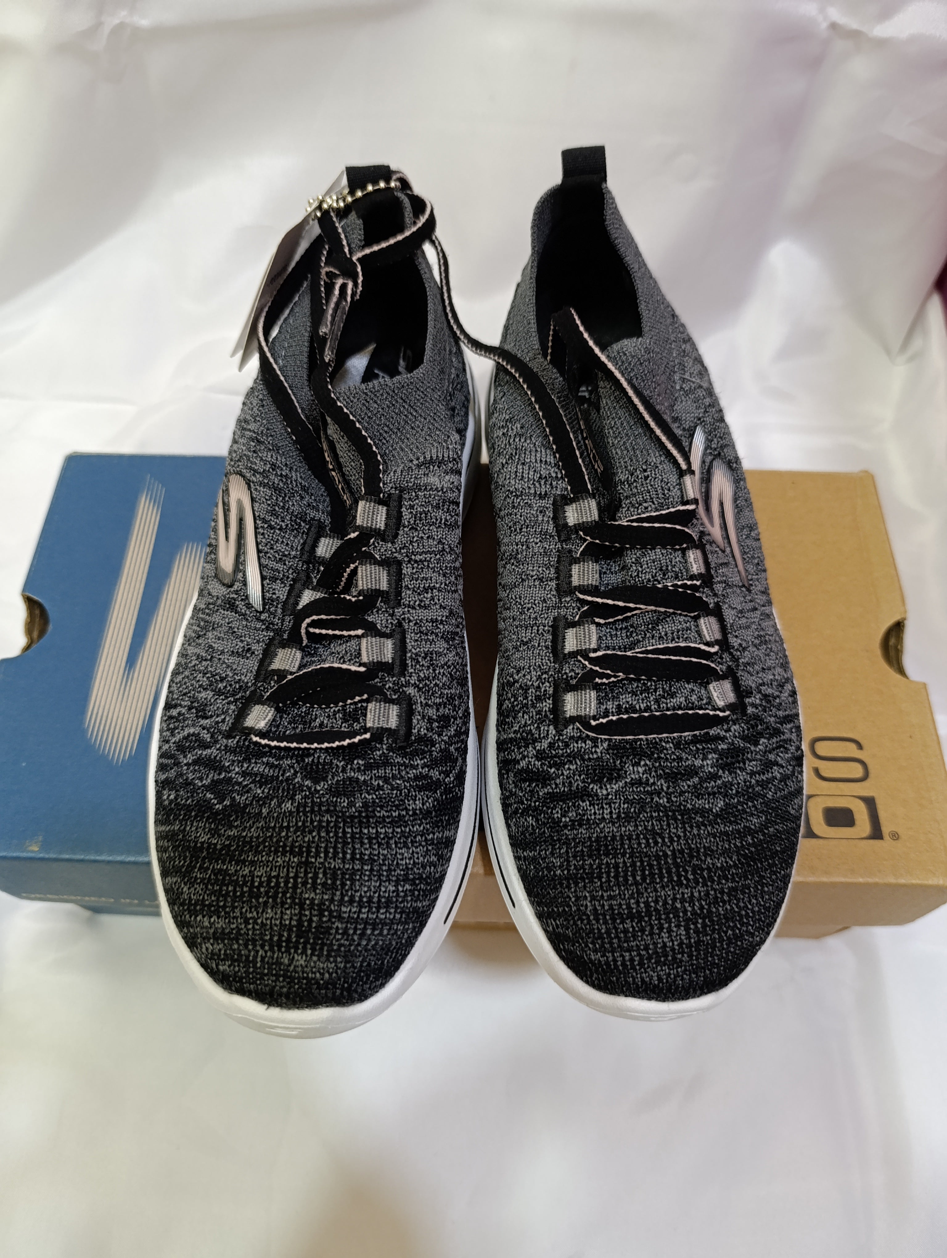 Skechers Womens Air - Cooled Arch Fit Size 35