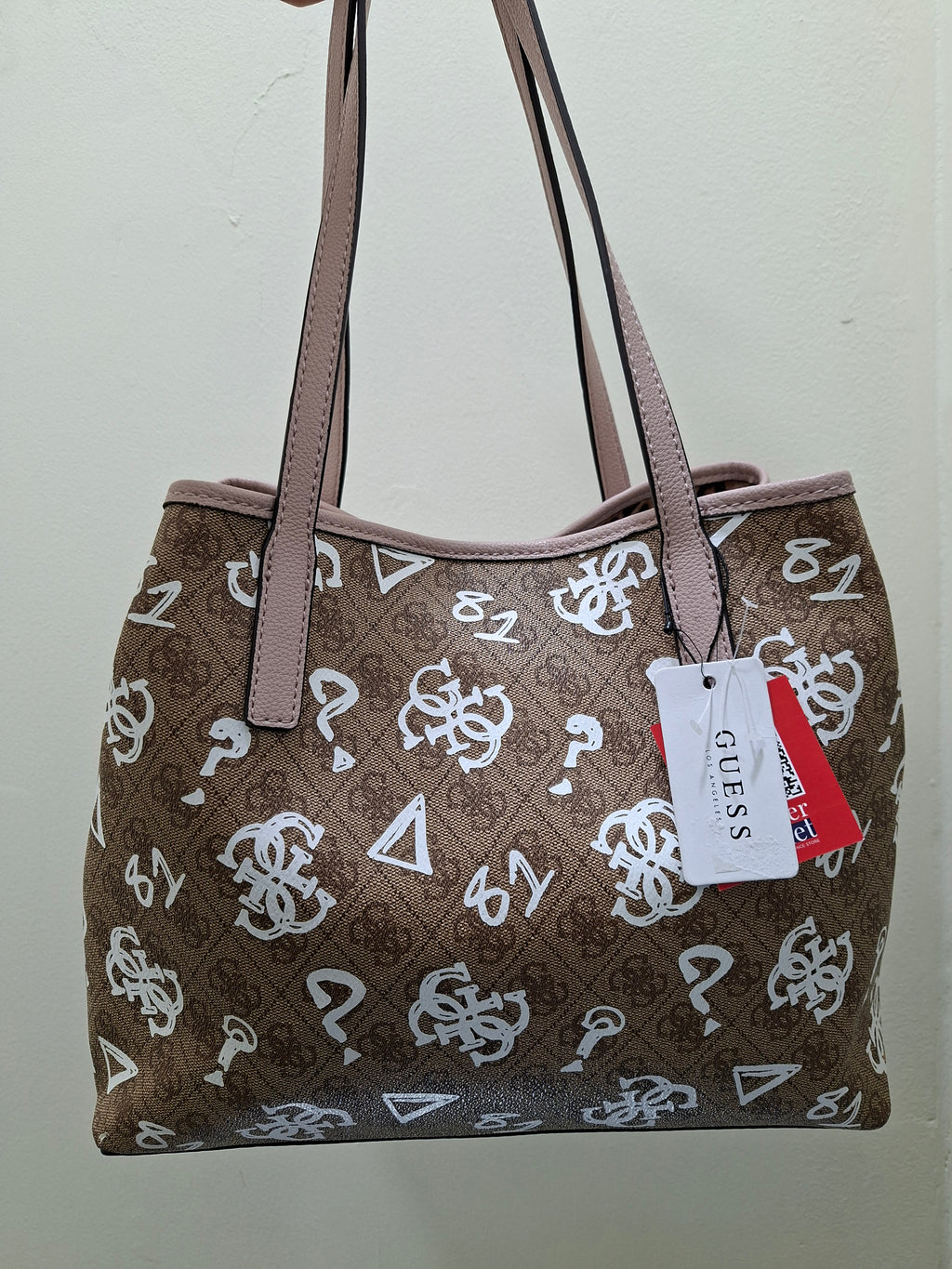 حقيبة كتف نسائية من GUESS طراز VIKKY LOGO سعة كبيرة - بني متعدد GB699523
