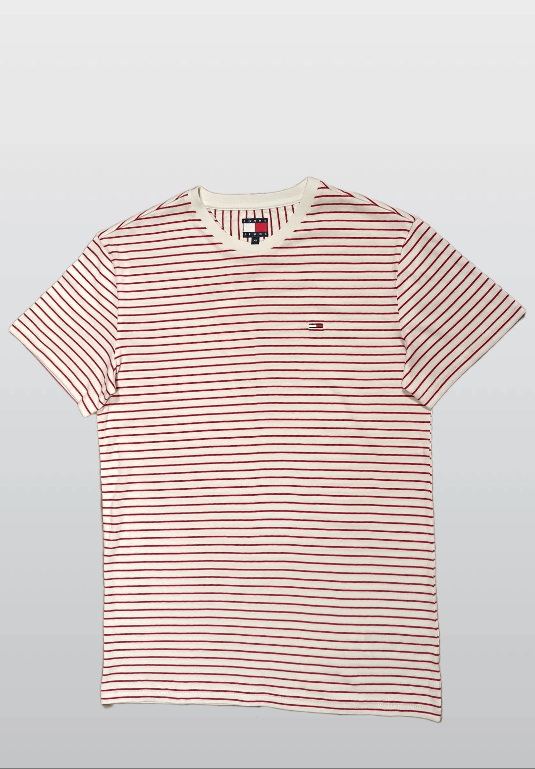 Tommy Jeans Men’s White & Red Cotton T-Shirt – Classic Logo Tee M6