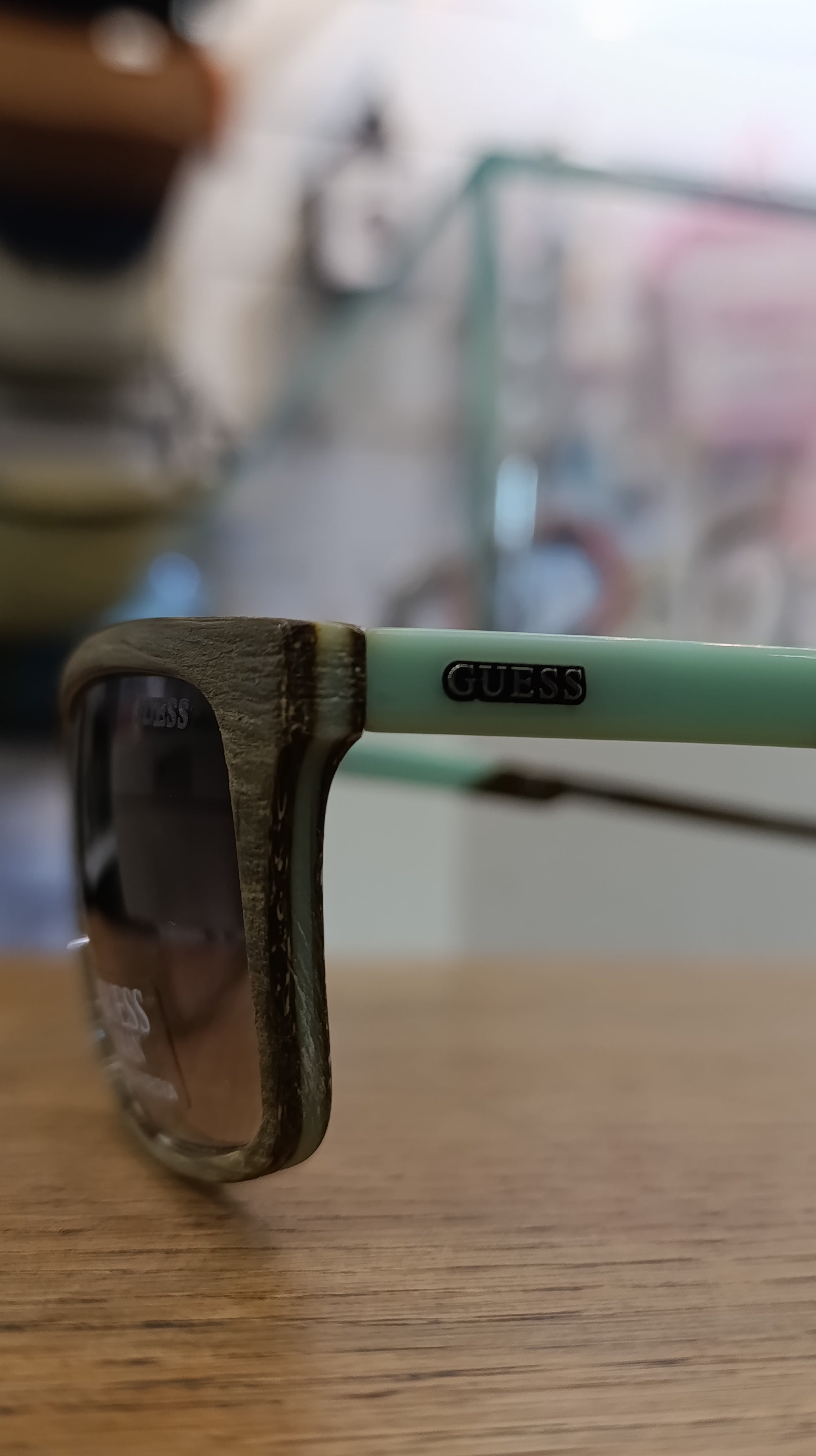 Authentic GUESS Man Sunglasses Wood Look Frame with Mint Temples