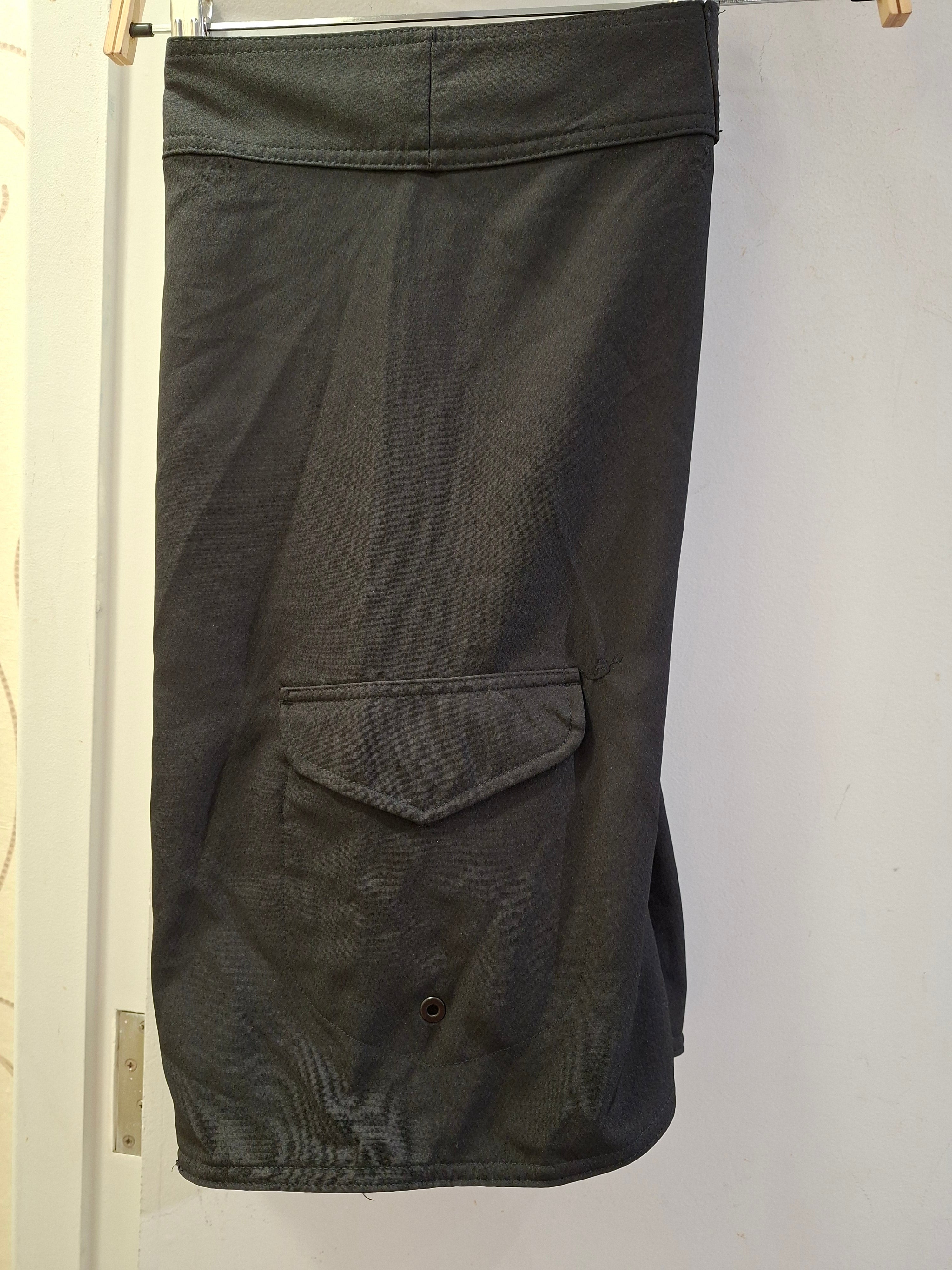 BURNSIDE men's short with side pocket