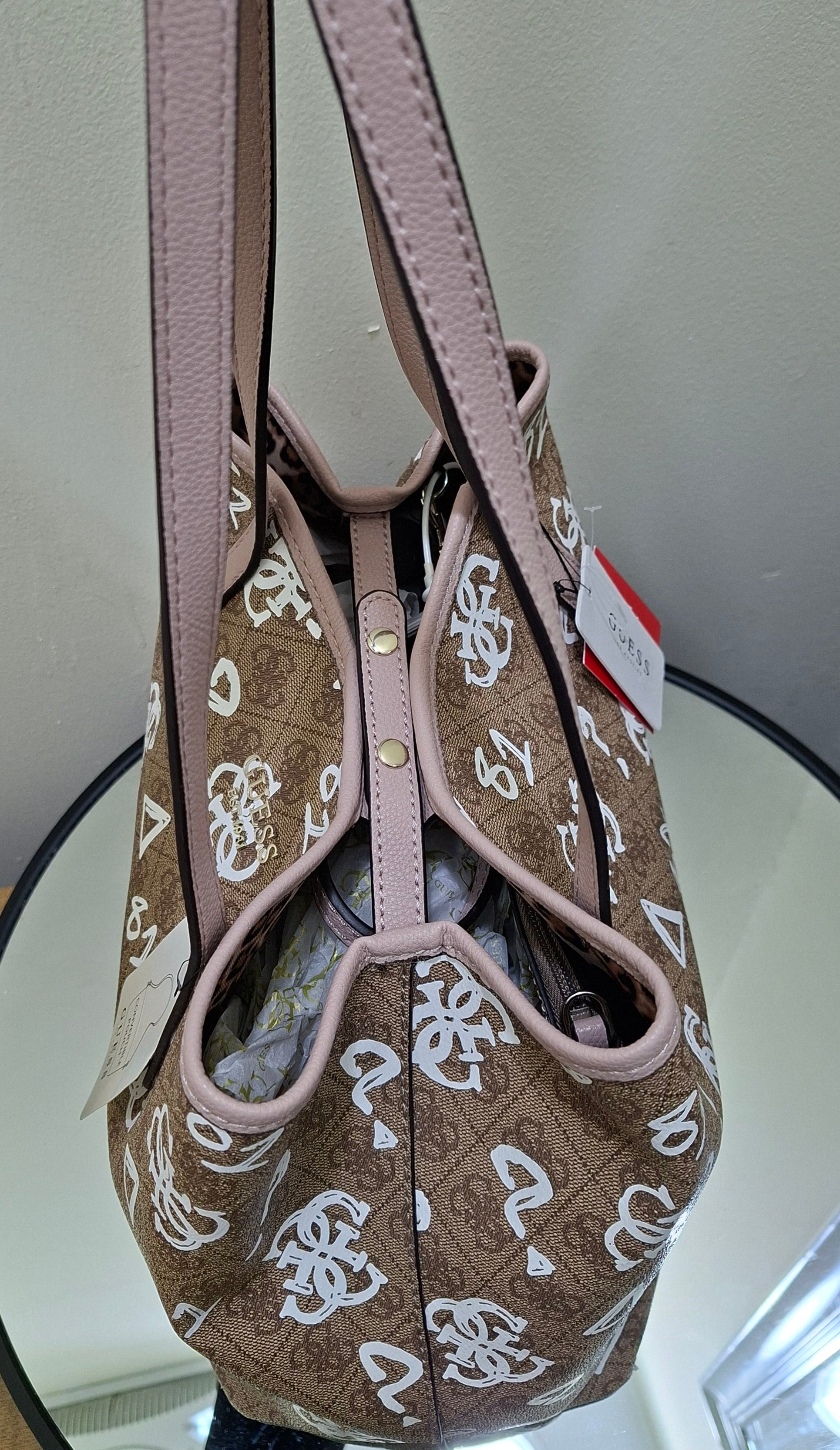 GUESS WOMENS VIKKY LOGO LARGE CAPACITY SHOULDER TOTE BAG - Brown multi GB699523