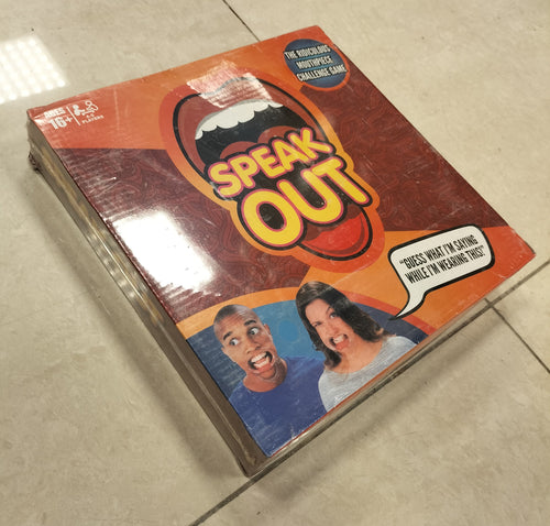 Hasbro Speak Out - The Ridiculous Mouthpiece Challenge Game