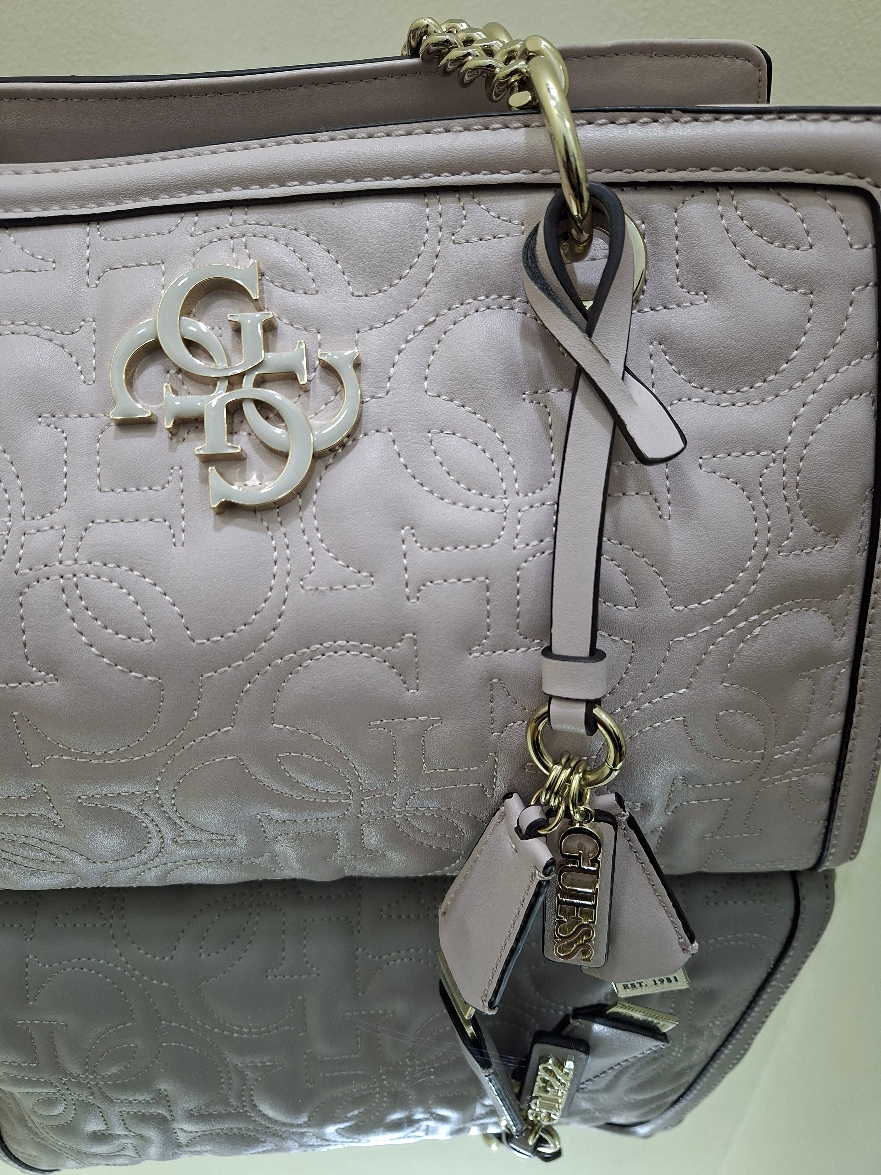 GUESS WOMENS HANDBAG- Tuape