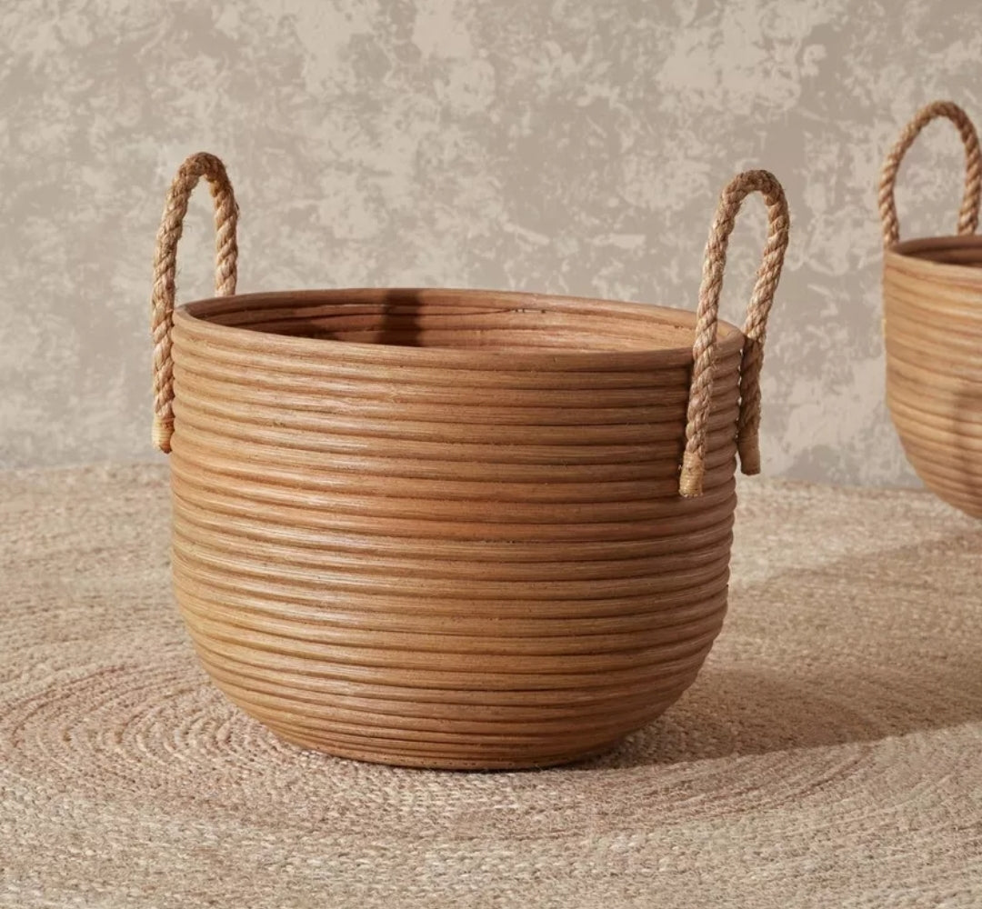 Yvonne Basket Grey

30.5x30.5x22cm

ID000190386

Made of Rattan

160072333

BC-16-(WD+GD) MED

Made in Indonesia