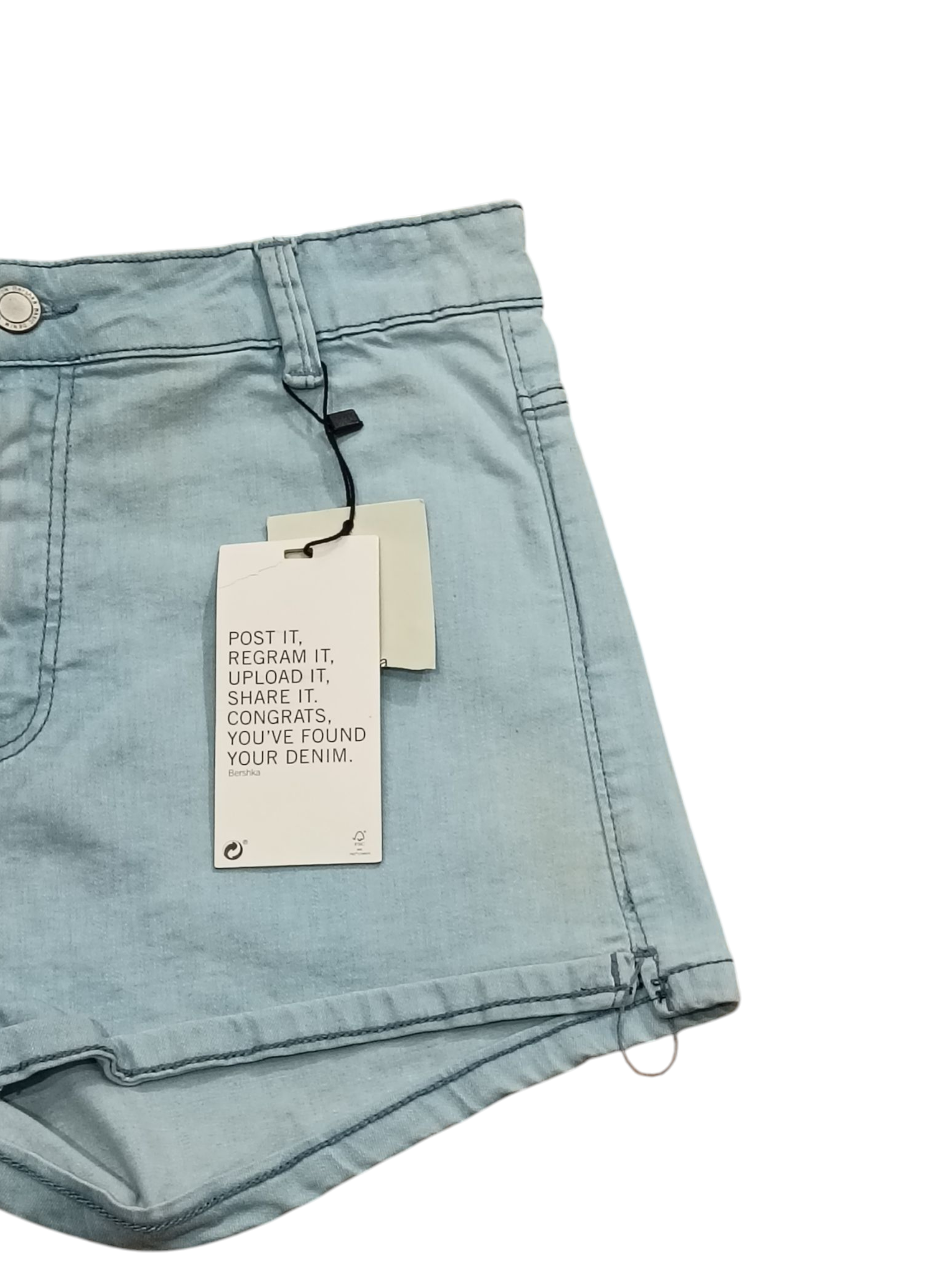 شورت جينز نسائي أزرق من BERSHKA DENIM
