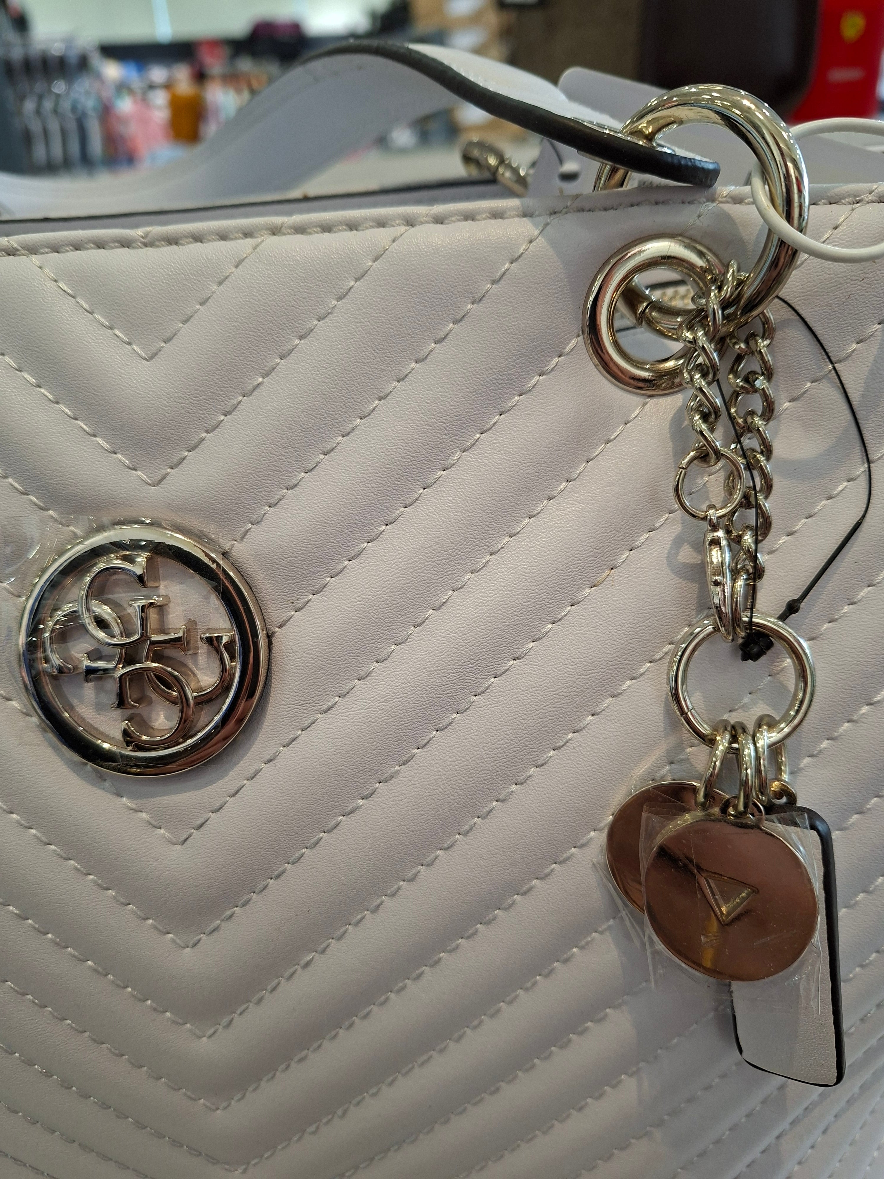 GUESS WOMENS ELEGANT HANDBAG WHITE  BQ669123
