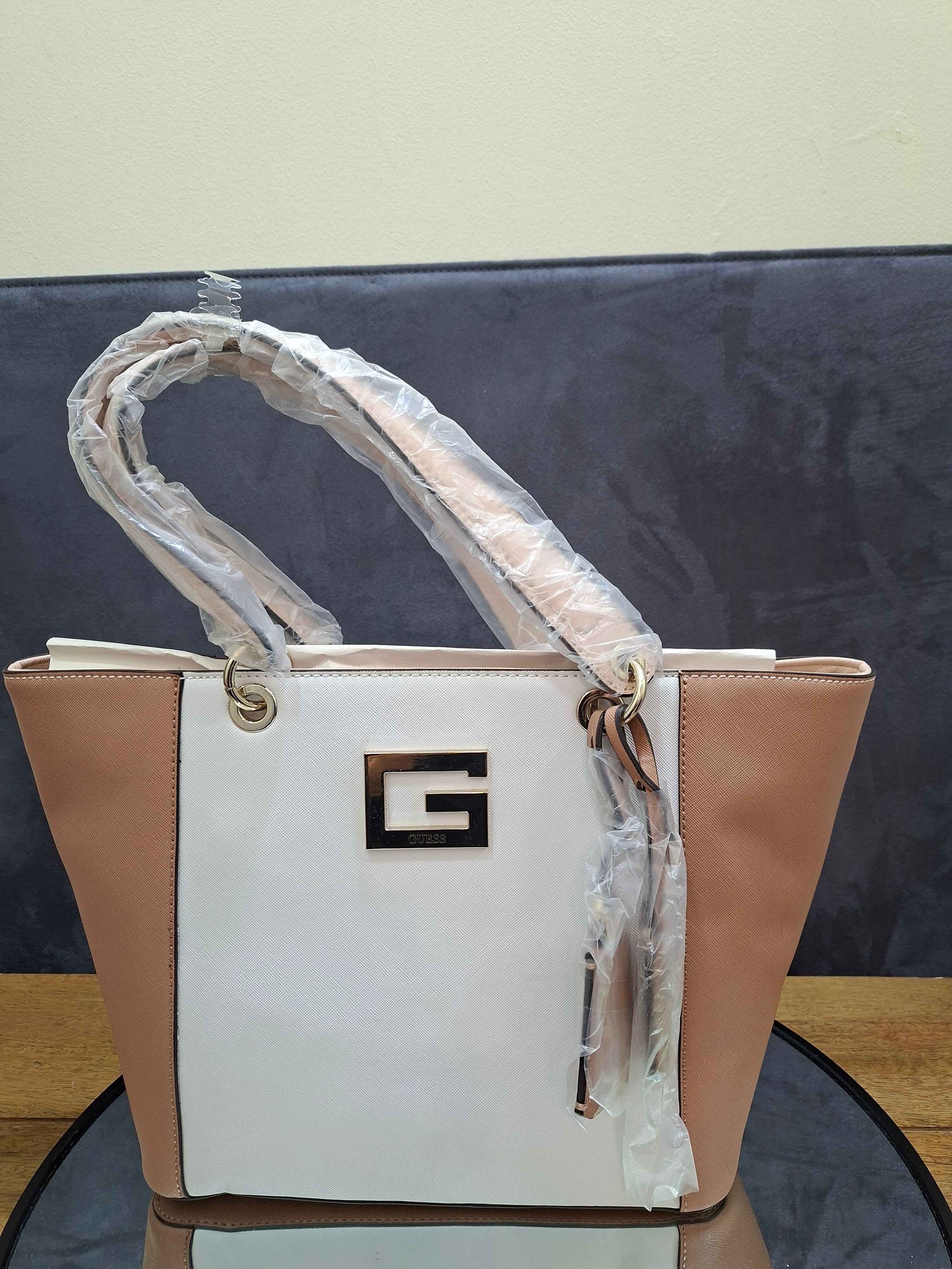 GUESS WOMENS KAMRYN HANDBAG - Nude Multi CD669123