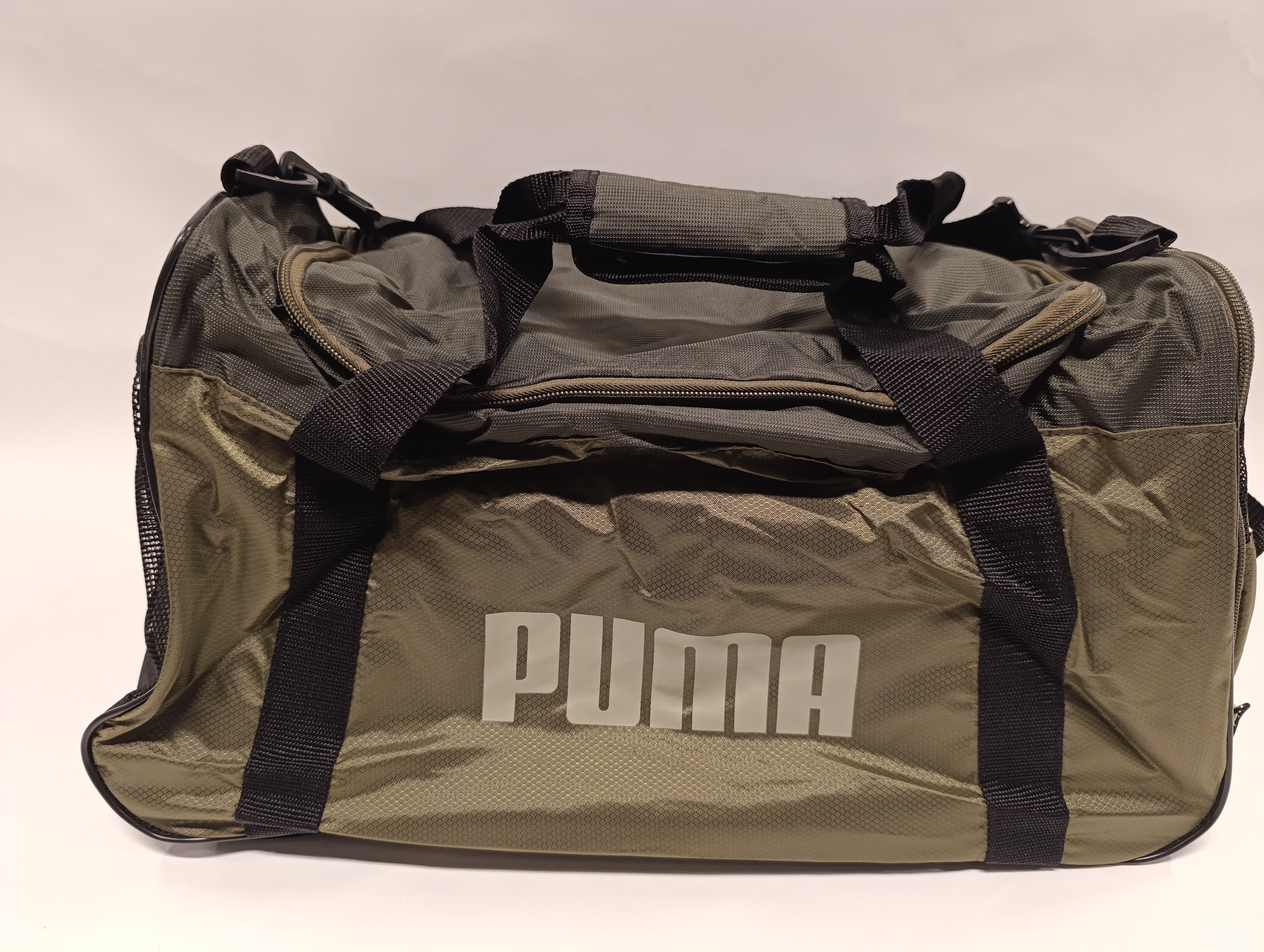 Puma Bag to travel Olive colour