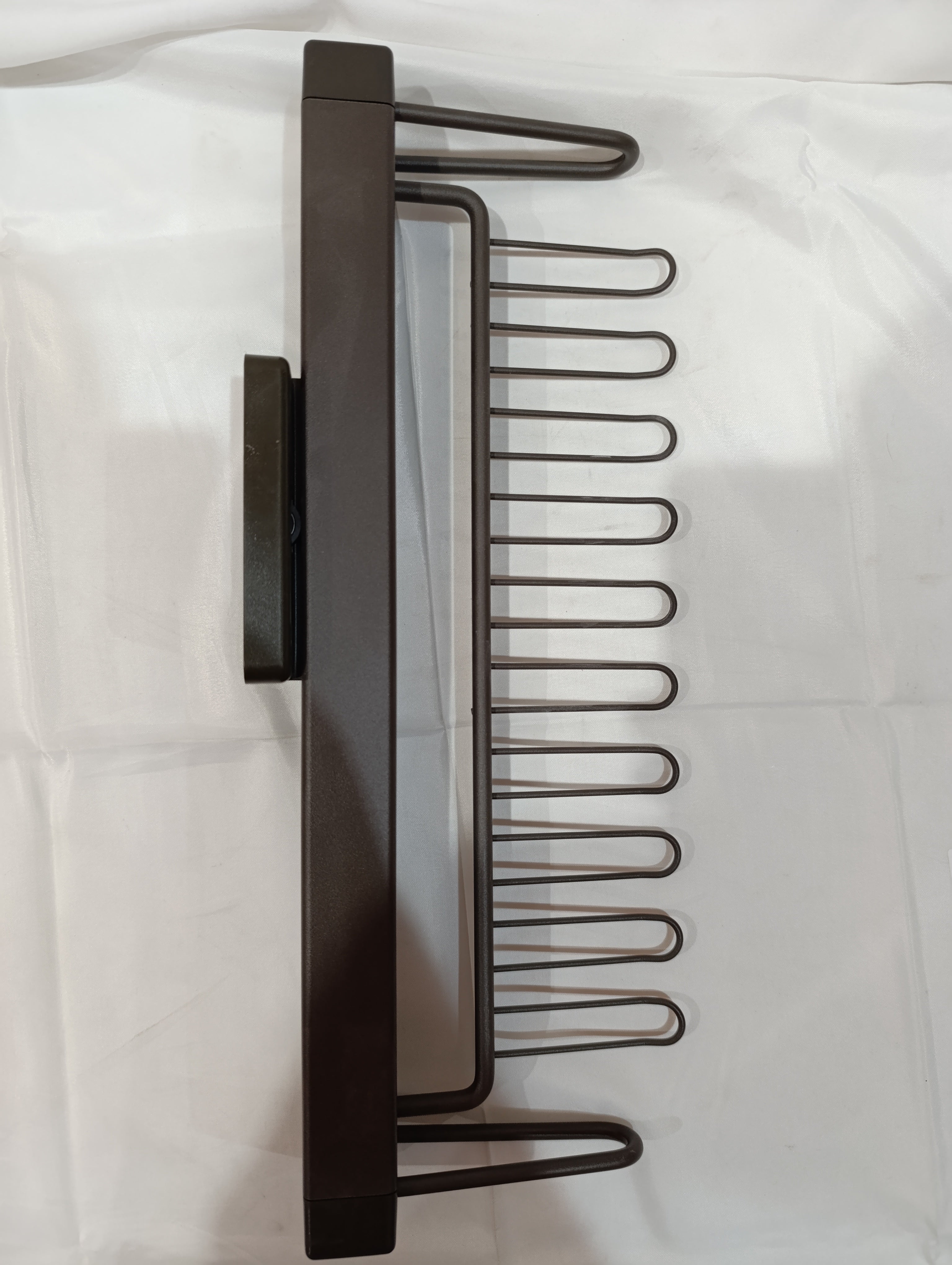 Pull-out hanger for tie racks